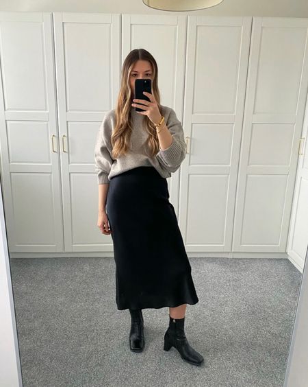 A potential Christmas Eve/ Day look 🎄

Wearing one of my favourite nude jumpers with my satin slip skirt and heeled ankle boots for a chic but comfy look. 



#LTKSeasonal #LTKstyletip #LTKGiftGuide