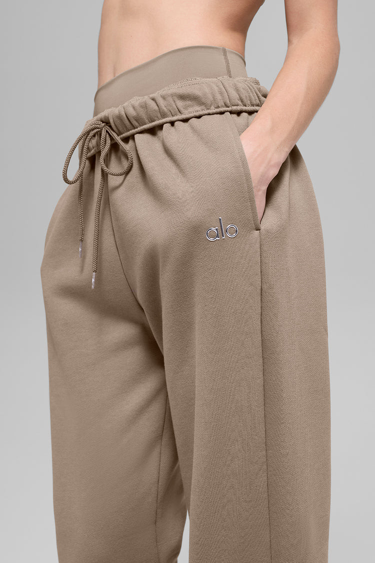 Accolade Straight Leg Sweatpant | Alo Yoga (US)