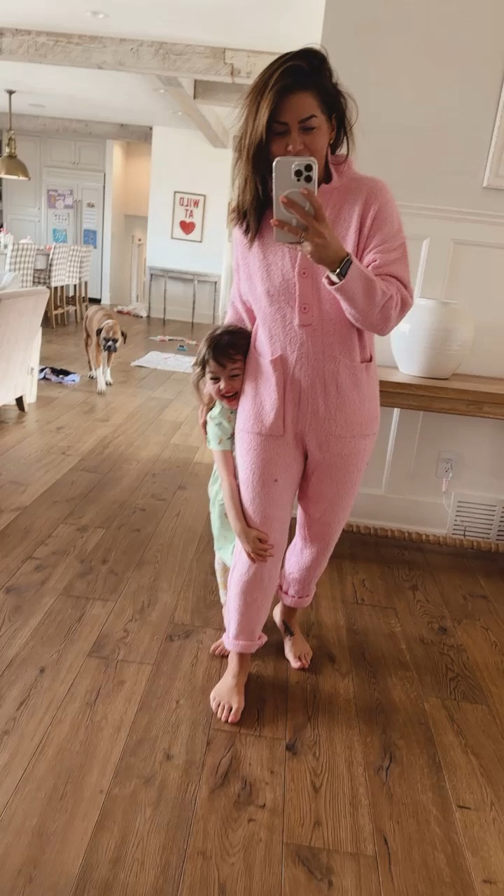 How cute is this Smash and Tess Lilli Jumpsuit?! It’s so cozy and cute!! 💕

#LTKfit #LTKSeasonal #LTKFind