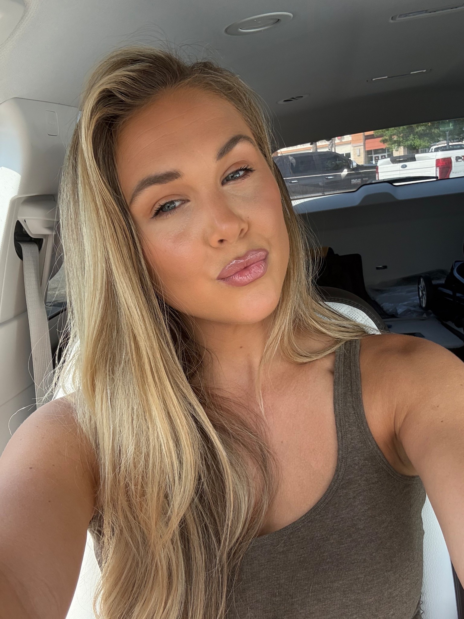 Makeup always looks better when you put it on in the car

#LTKBeauty #LTKSeasonal #LTKFindsUnder50