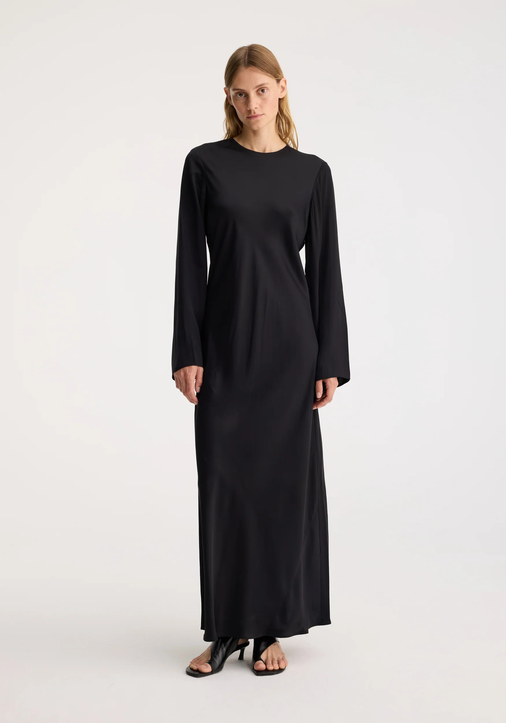 minimal wide sleeved satin dress | black | Rohe