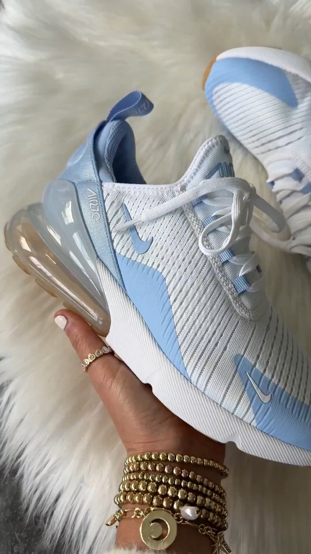 Nike air max 270 sneakers 50% off. Runs true to size 