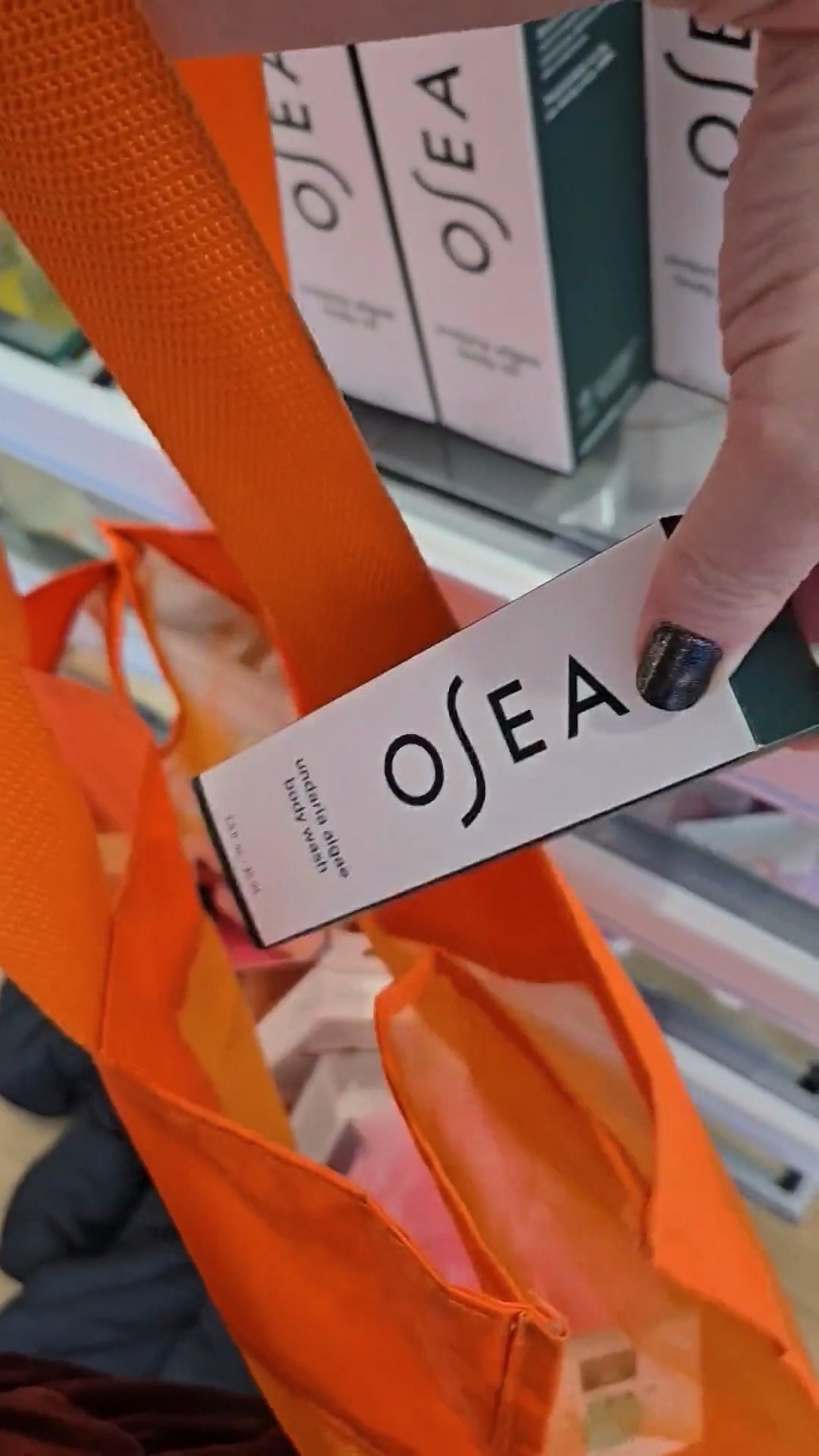 🎄✨Our Hip Sidekick, Stef, took on the ultimate holiday challenge: filling THREE Christmas stockings with amazing finds from @ultabeauty! 🎁💄 She created the perfect stocking stuffers for her teen daughter, mom, and grandma — proving that Ulta Beauty has something special for every generation! 💅👩‍👧👵
From skincare must-haves to makeup faves and self-care essentials, these stockings are packed with joy! 🎁🎀
Ready to make your loved ones smile this season? Head to #UltaBeauty for all your holiday gifting needs! 🎄❤️
#ad #Ulta