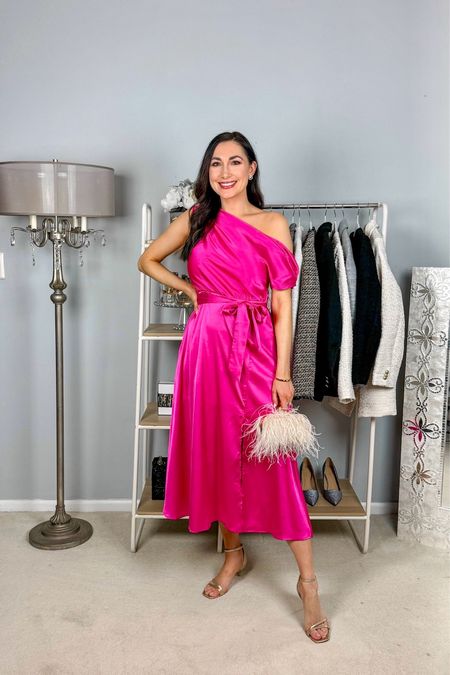 Girly Valentine’s Day Outfit 🩷

Hot pink midi dress size small, TTS
Gold ankle strap kitten heels size 7, TTS 
Feather clutch 

#amazonfashion #valentinesdayoutfit #mididresses #datenightoutfit #galentinesday #whattowear #valentinesday #weddingguestdress #outfitideas4you #classystyle #womenwithstyle #amazondress 

#LTKwedding #LTKparties #LTKfindsunder100