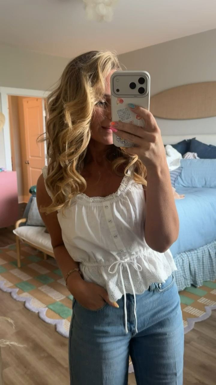 The jeans that have become an accidental internet phenomenon. 🤍 Comfortable, flattering, easy to style, and somehow under Walmart's roof. If you've been influenced by these yet, this is your sign.

@Walmart