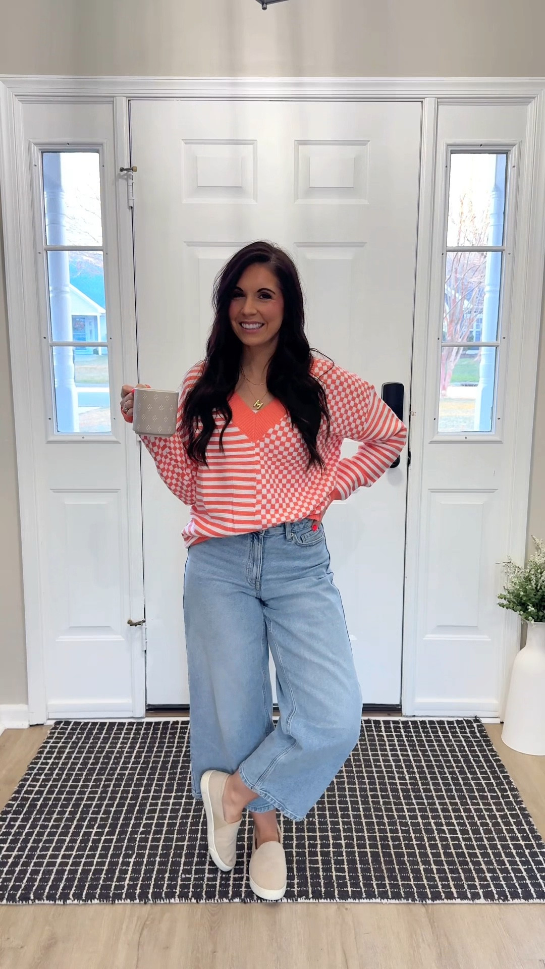Moms don’t have to dress boring! Petite wide leg amazing jeans! So good! 🔥
Jeans: size 2
Sweater: small 