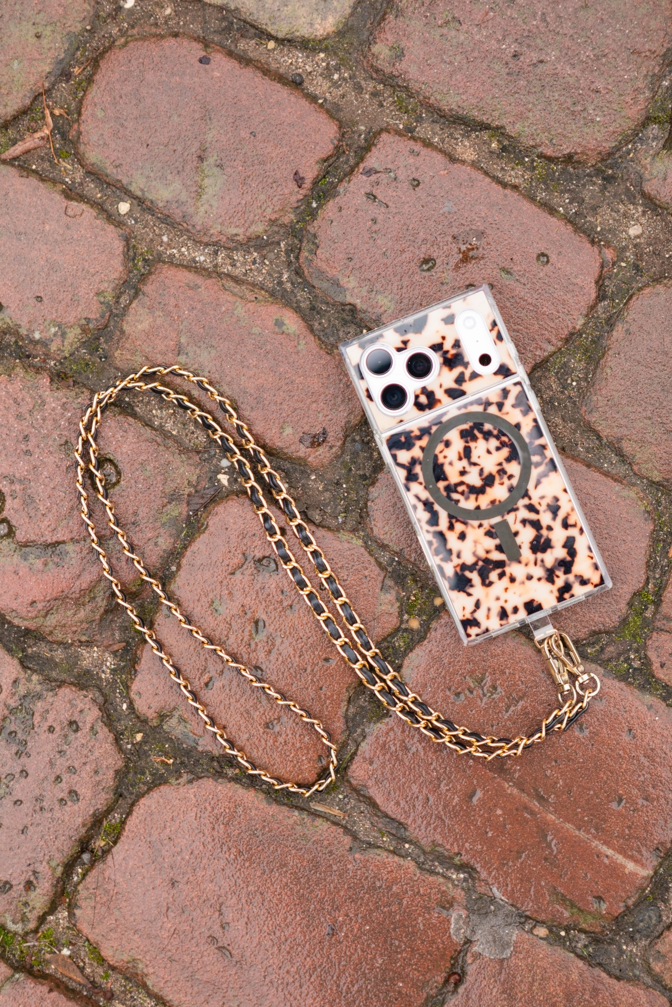 Single best decision I made before my trip to Europe was this cross body strap for my phone (there is a wristlet version which o also grabbed up!). My phone was always right in reach when I needed it for photos, etc + bonus I DIDNT DROP IT! This case is also just the cutest. Love the squared edges  