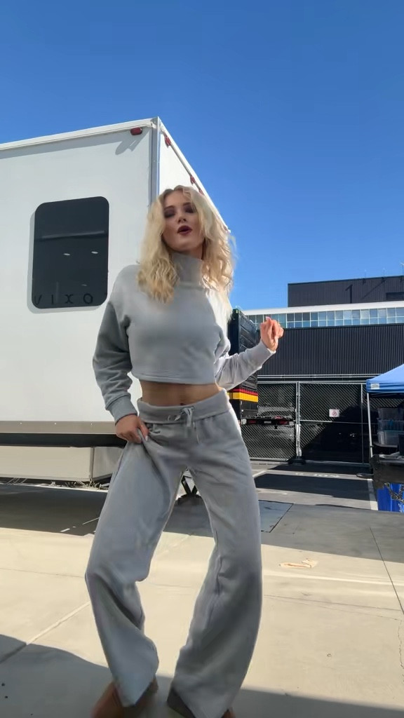 Alo is having a 30% off early Black Friday sitewide sale!! Linked my outfit here 🤍

#LTKSaleAlert #LTKSeasonal #LTKHoliday