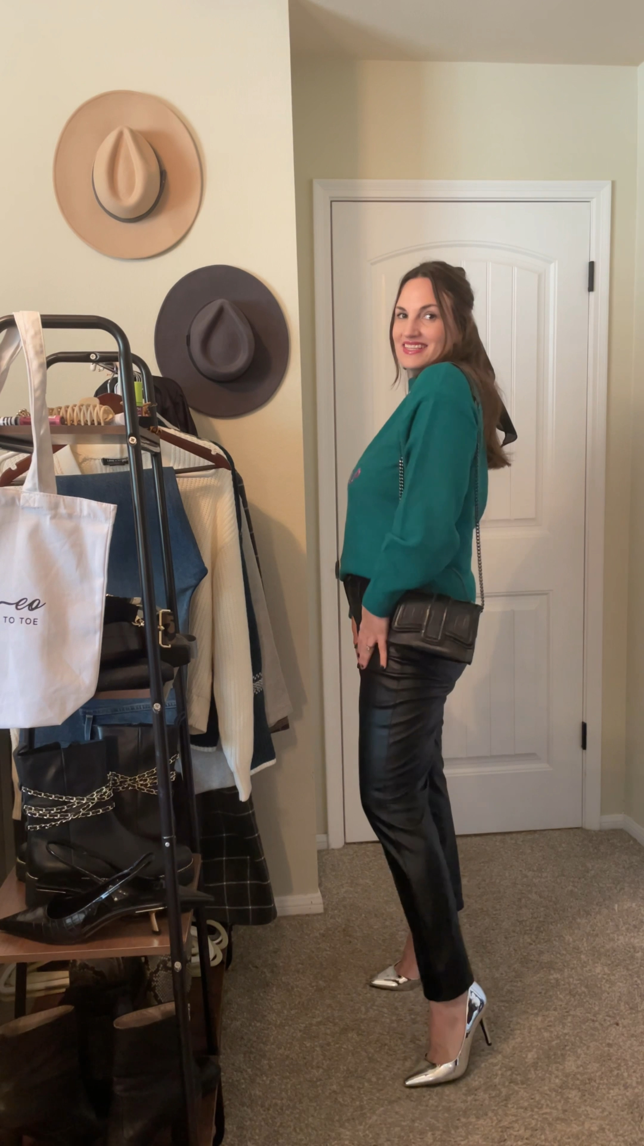 🍁 7 Days of Thanksgiving Looks 🍁 Day 4️⃣ Fancy Sweater Style ~
Ciao Ciao 🇮🇹 When I saw this Target crewneck sweater, my Italian heart knew I had to have it 😉 and its fuzzy, soft material is just 🤌 Today’s also the last day for Target’s 30% off all outerwear/sweaters - wearing a M in sweater & 31 in Gap pants 

#LTKHoliday #LTKmidsize #LTKSeasonal