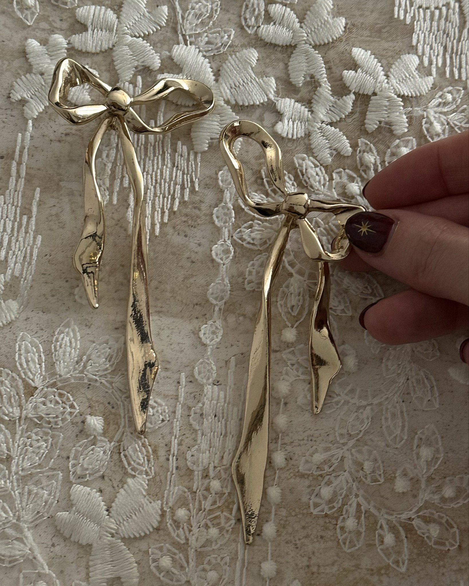 Big bows, bigger mood 🎀 statement earrings perfect for party season or gifting - because why be subtle?
.
big bow earrings | statement earrings | gold earrings | layered earrings | playful jewellery | festive jewellery | party season jewellery | gift guide jewellery | jewellery edit | everyday jewellery | bold earrings | elevated basics | jewellery flatlay 

#LTKwinter #LTKuk #LTKgiftguide