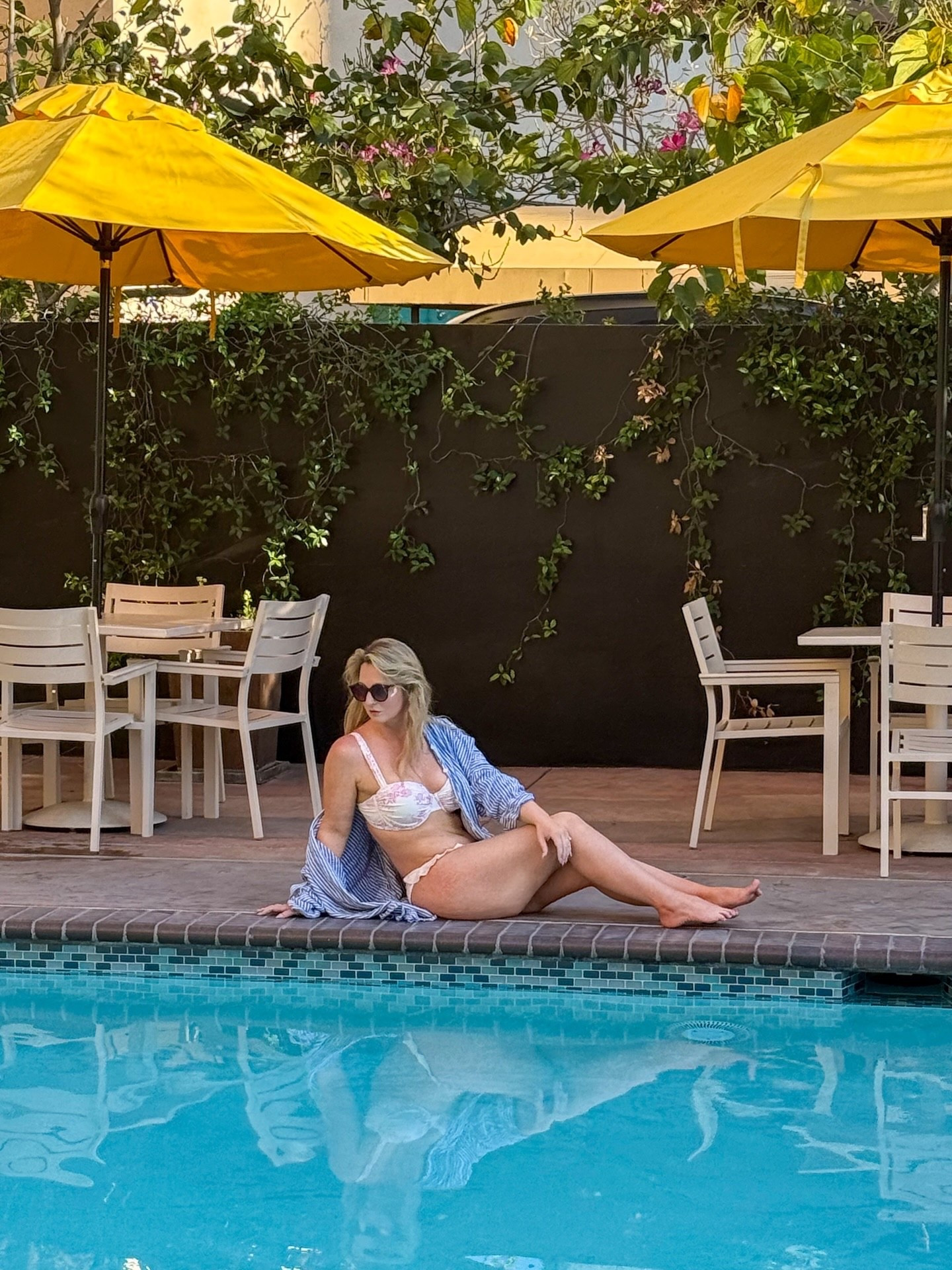 Before getting my mommy makeover, some fool asked me, “How’s it going to feel that half your body is going to be fake?” - I hope someone sends her this photo. I know she’s not feeling better than me. That’s for damn sure! 😘 

Mamas, NEVER let ANYONE shame you for bettering yourself. I’ve walked 60,000 steps in the last two days. I didn’t have any rashes, extra skin irritation, or the 15 pounds of skin weighing me down. I bettered myself for me, but also for my kids. I been giving them a happy, healthy mother who can keep up with them. Take care of yourself. Anyone who doesn’t like it can be blocked and avoided forever. 🩷