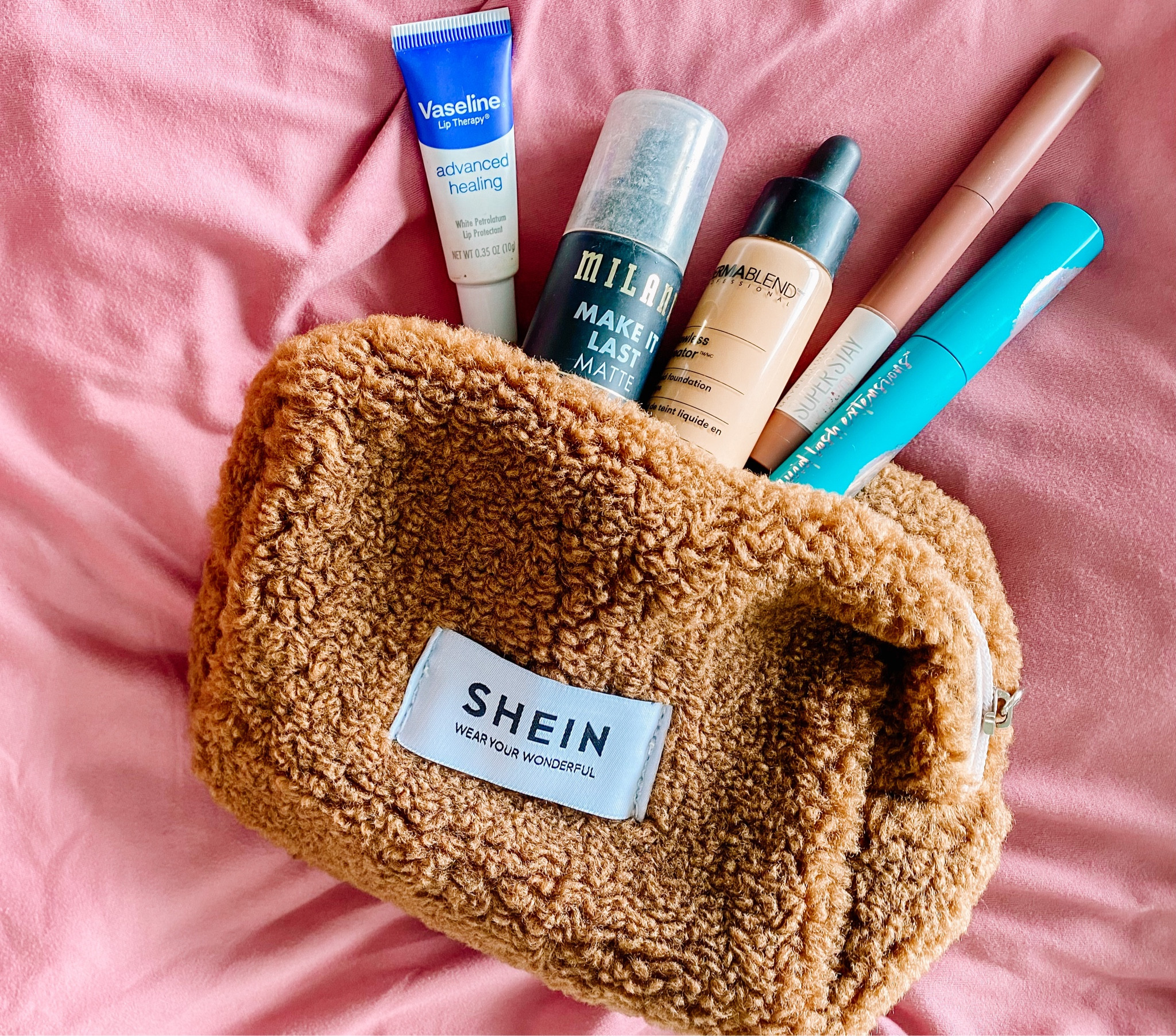 My 6 most-loved beauty products
and all the benefits I get: 
💗Flawless & smooth foundation 
💗 Lip therapy for dry lips 
💗Lipstick that lasts
💗Lashes for days 
💗Matte Finish for oily skin 
💗Non-greasy feel SPF

#LTKFind #LTKbeauty