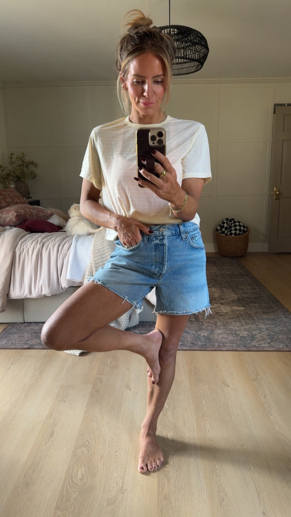 Agolde makes my favorite denim shorts (the Parker long). They came out with this new style which I love but I need to size down. 
I’m wearing a 26 here. I typically do a 25 in the Parker long. 

Tee:small 