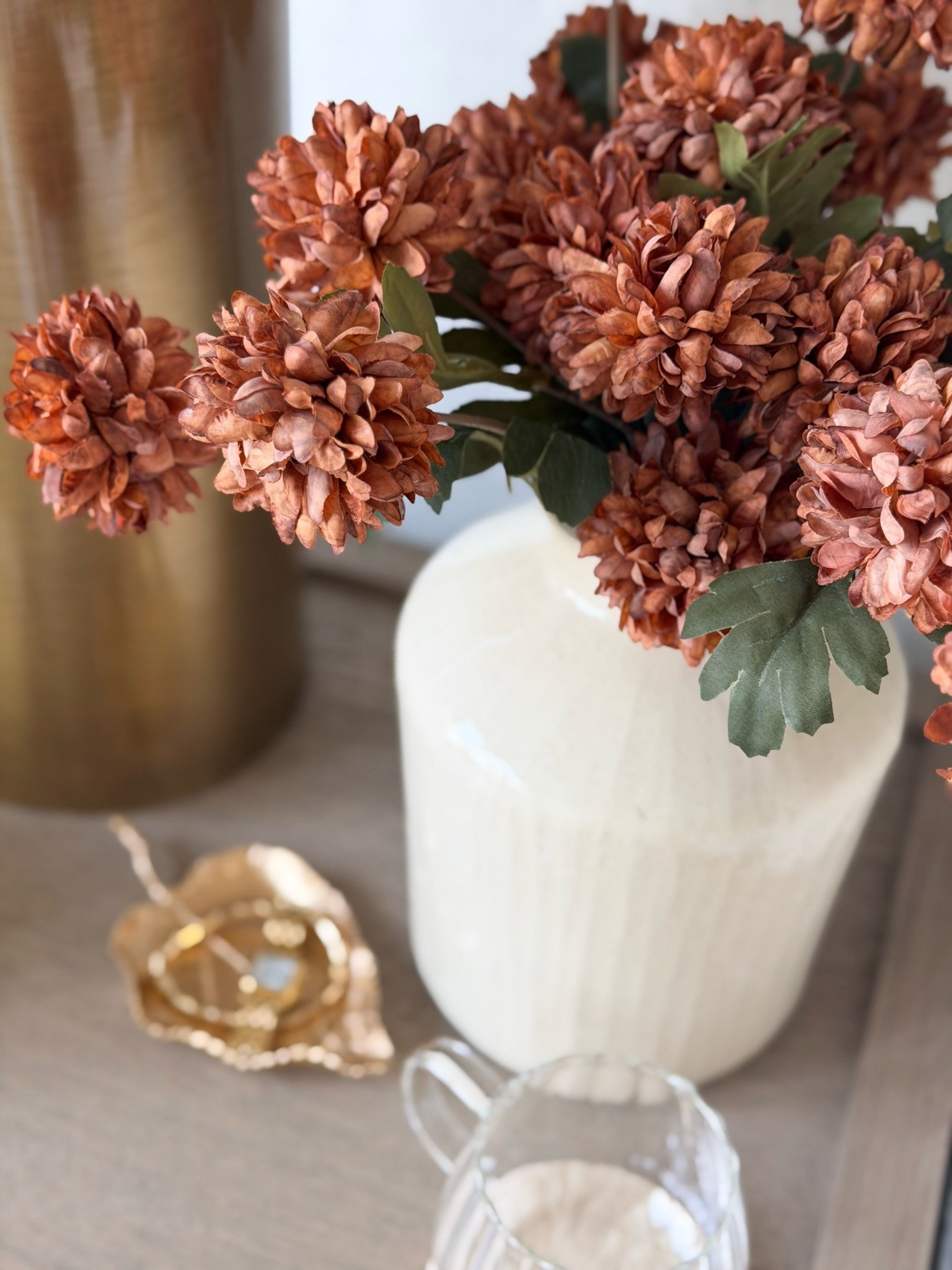 A little sneak peek at my fall nightstand styling!

Home, home decor, home finds, home accents, faux florals, fall florals, fall home, fall home decor, vase, leaf, gold leaf, Amazon home

#LTKdayinmylife #LTKSeasonal #LTKHome