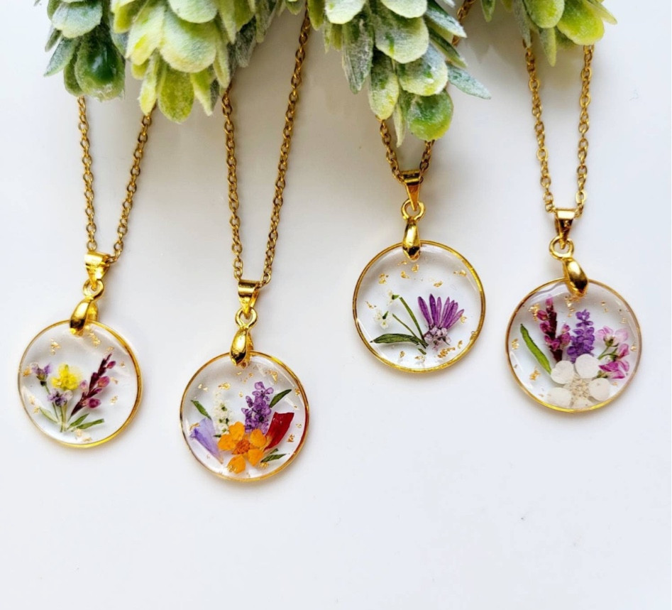 Birth flower necklace for MOB

#LTKwedding