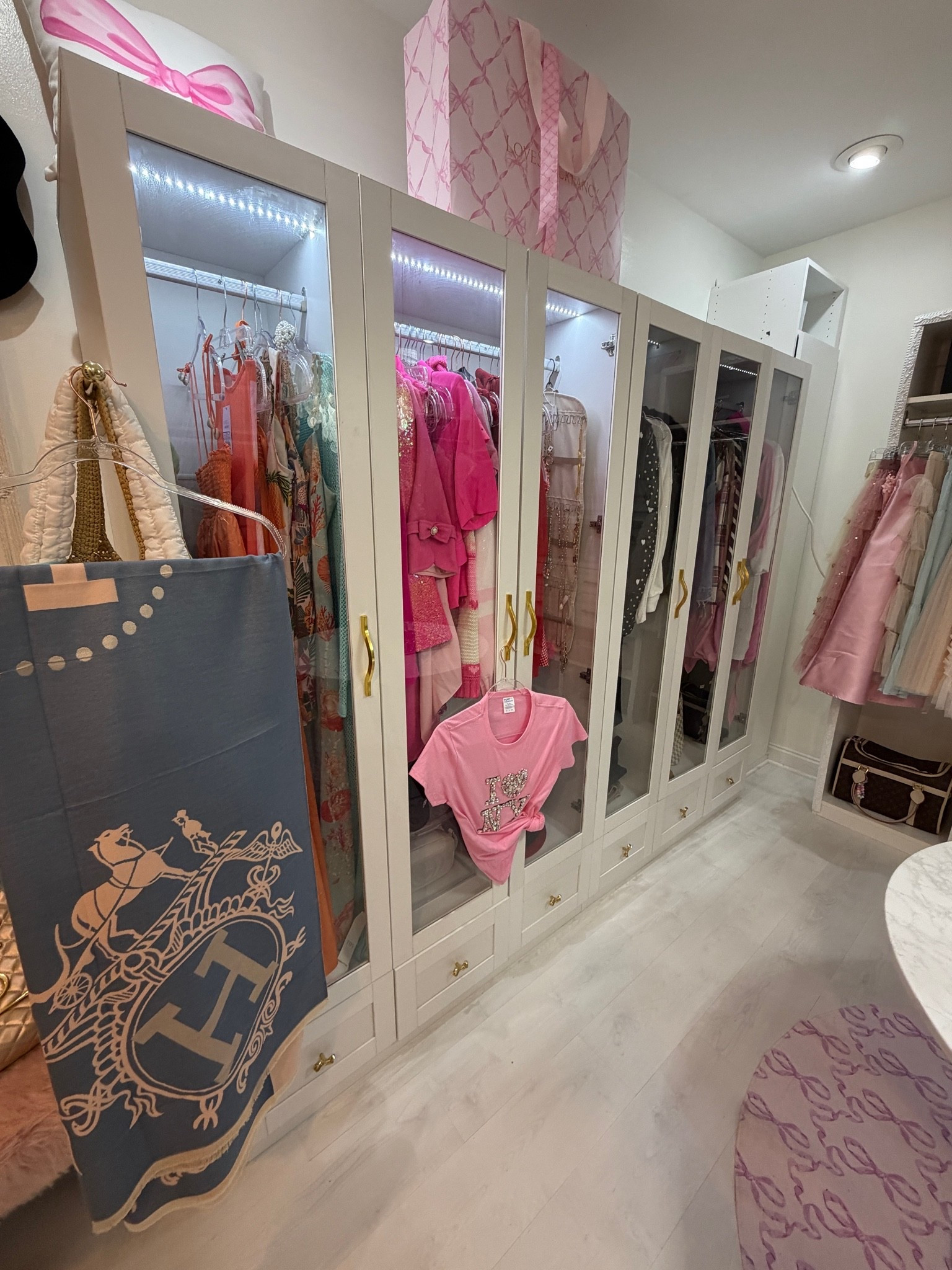 Love this closet unit