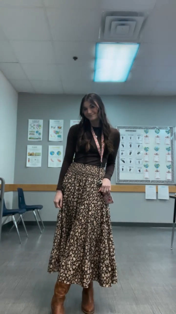 Outfits I’ve worn as a history teacher 👩🏻‍🏫🍎

Which one is your fave?!

#teacheroutfit #ootd #abercrombiepartner #whatiwore #mystyle