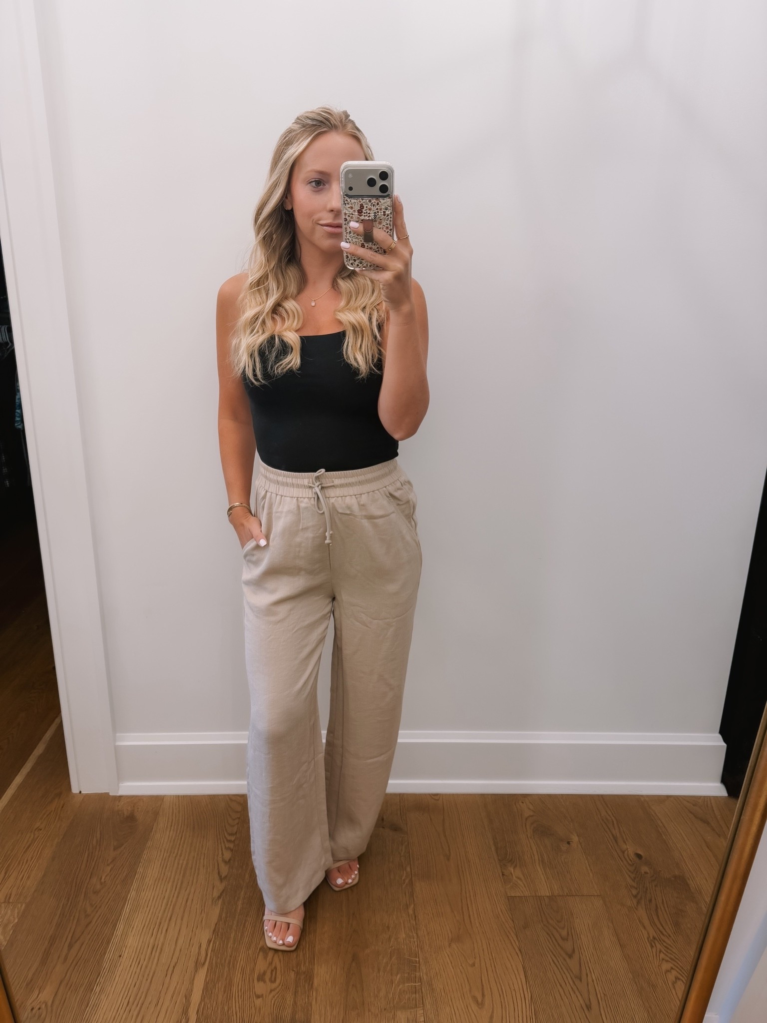 These linen pants from @Halara are SO perfect for summer ☀️

#LTKmomlife #LTKPetite #LTKgrwm