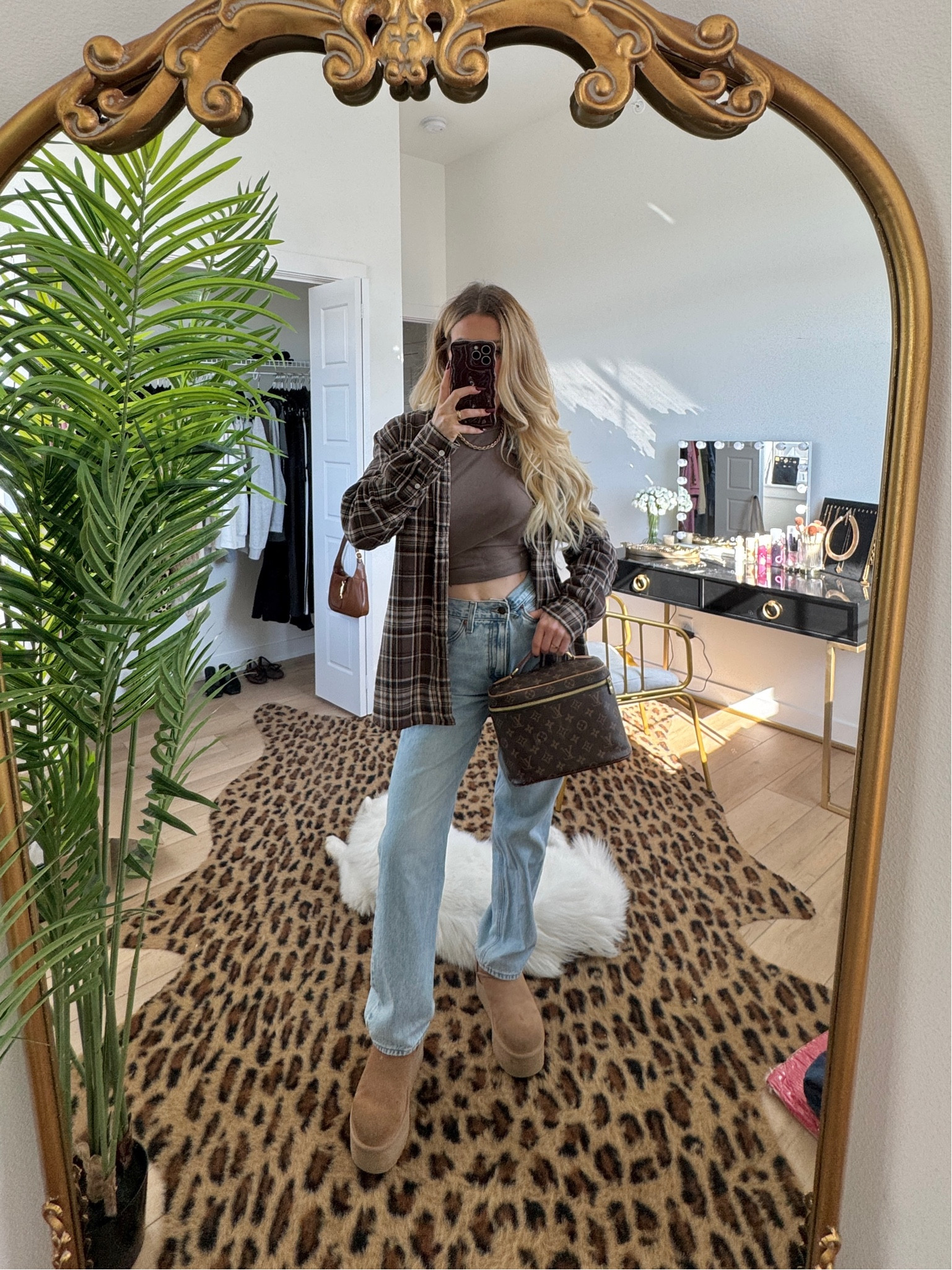 Casual fall flannel outfit for running errands!  🍂 these Levi jeans are so perfect and so comfortable! And obviously we had a pair these with some ugg boots! 🖤

#LTKItBag #LTKStyleTip #LTKFindsUnder100