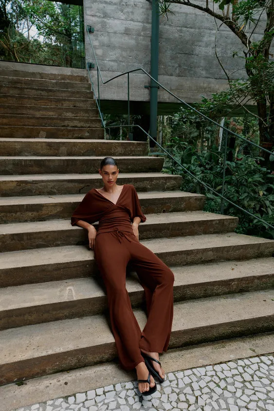 V-neck top with elbow-length cape sleeves. Featuring textured fabric and side pleats. Straight he... | Zara UK