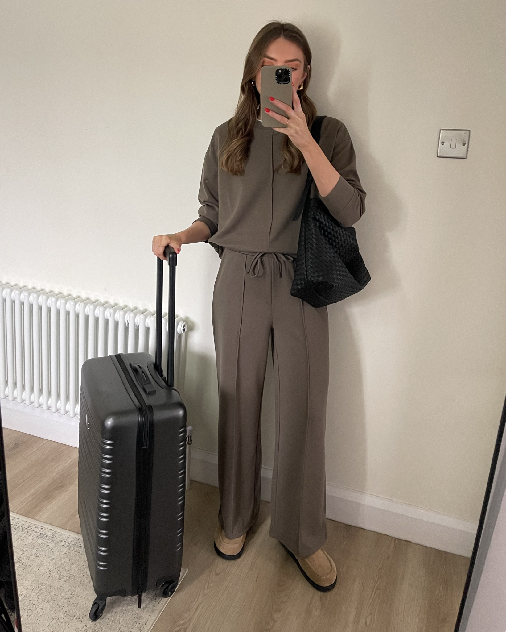 Winter sun holiday outfit ideas - starting with the all important airport outfit! 

Wearing a small in both the mango sweatshirt and the joggers 
Dune ‘goldy’ slip on suede loafers
M&S woven bag 




#LTKuk #LTKeurope