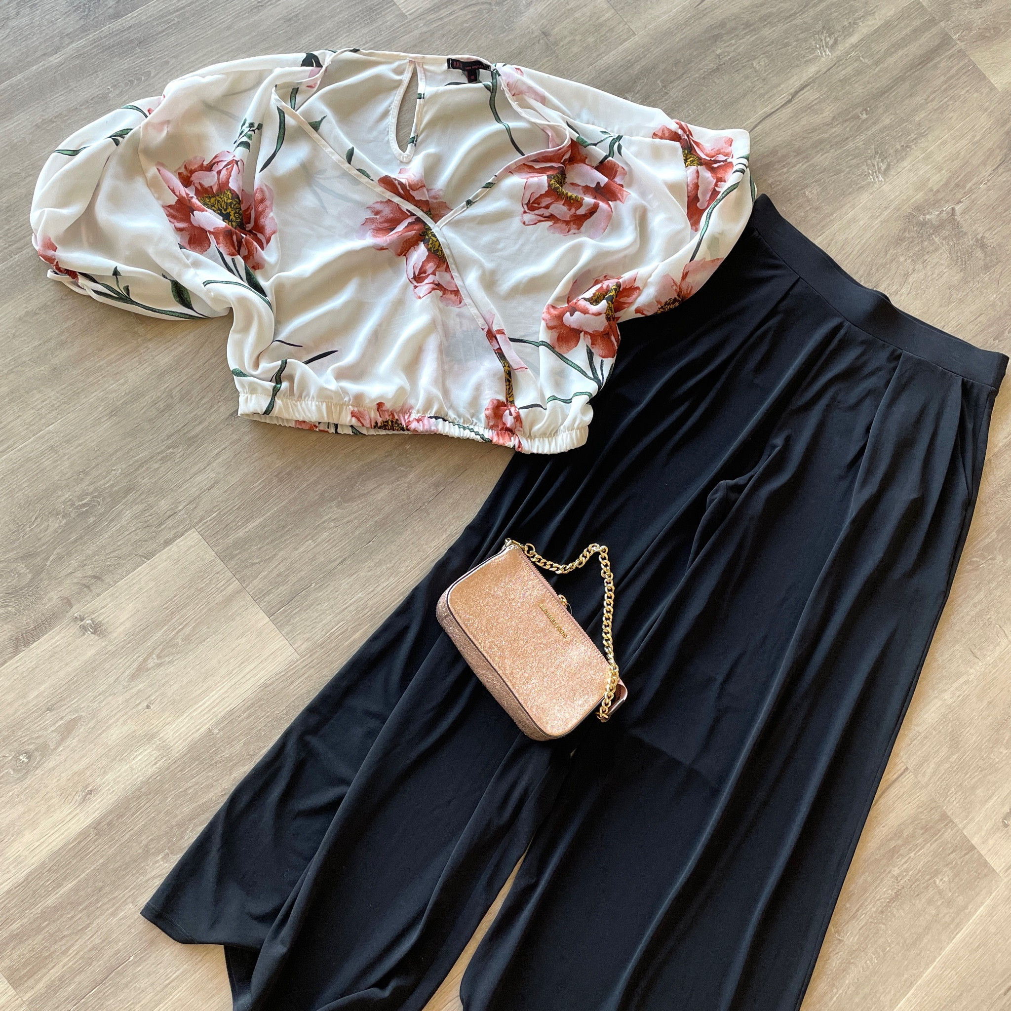 #floralblouse #floral #palazzopants #widelegpants #dressypants #goldclutch #rosegoldclutch #rosegoldwristlet #brunch #weddingshower #spring #lunchdate #momstyle #classic #cottage #glam #avantgarde

#LTKcurves #LTKFind