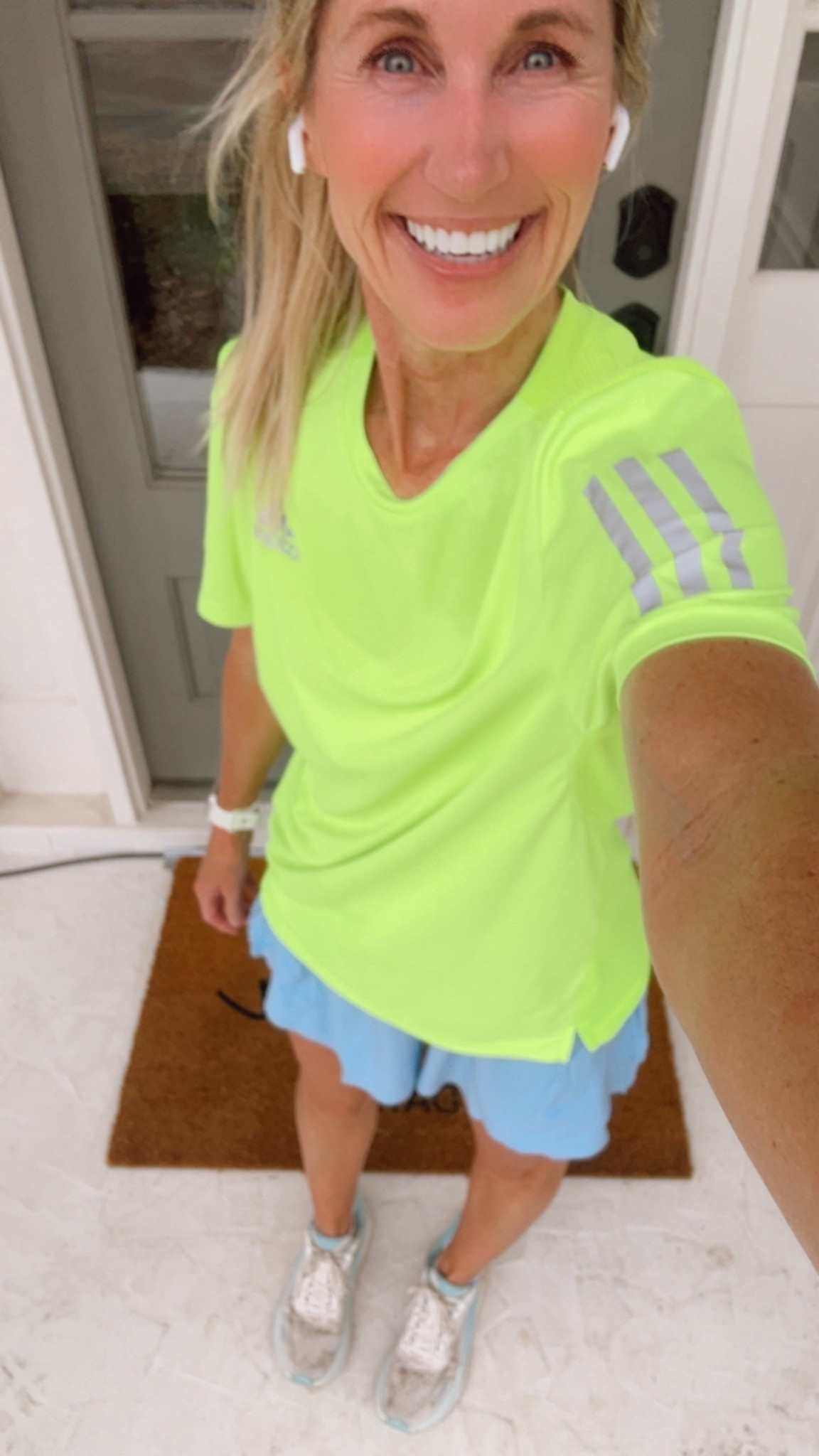 first run back after the flu---
it's not about perfection or running fast,
it's about showing up for yourself & moving your body
Do not over complicate things or make things harder than the have to be.
Simple + Consistent always wins💫
#adidas #lululemon #hoka

#LTKdayinmylife #LTKfitnessgoals #LTKmorningroutine