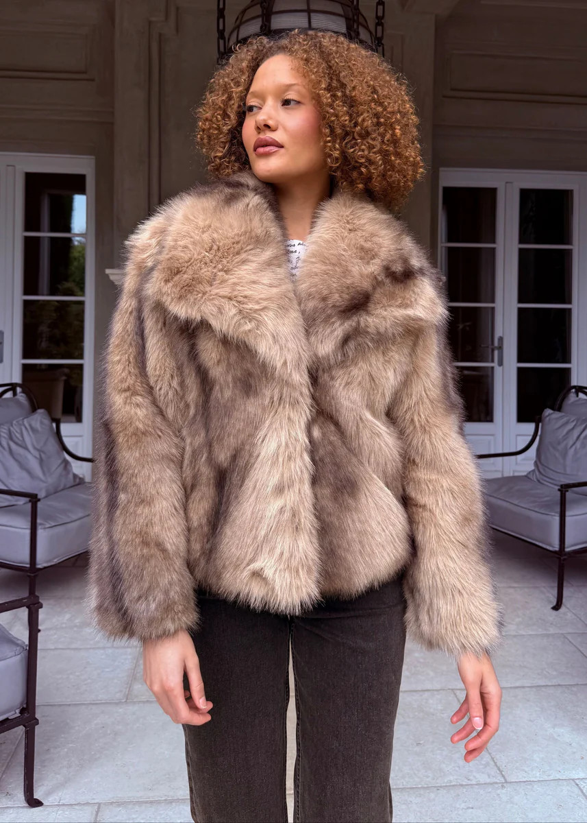 Omari Oversized Fold Over Collar Two-Toned Faux Fur Coat - Mocha | Benaar La