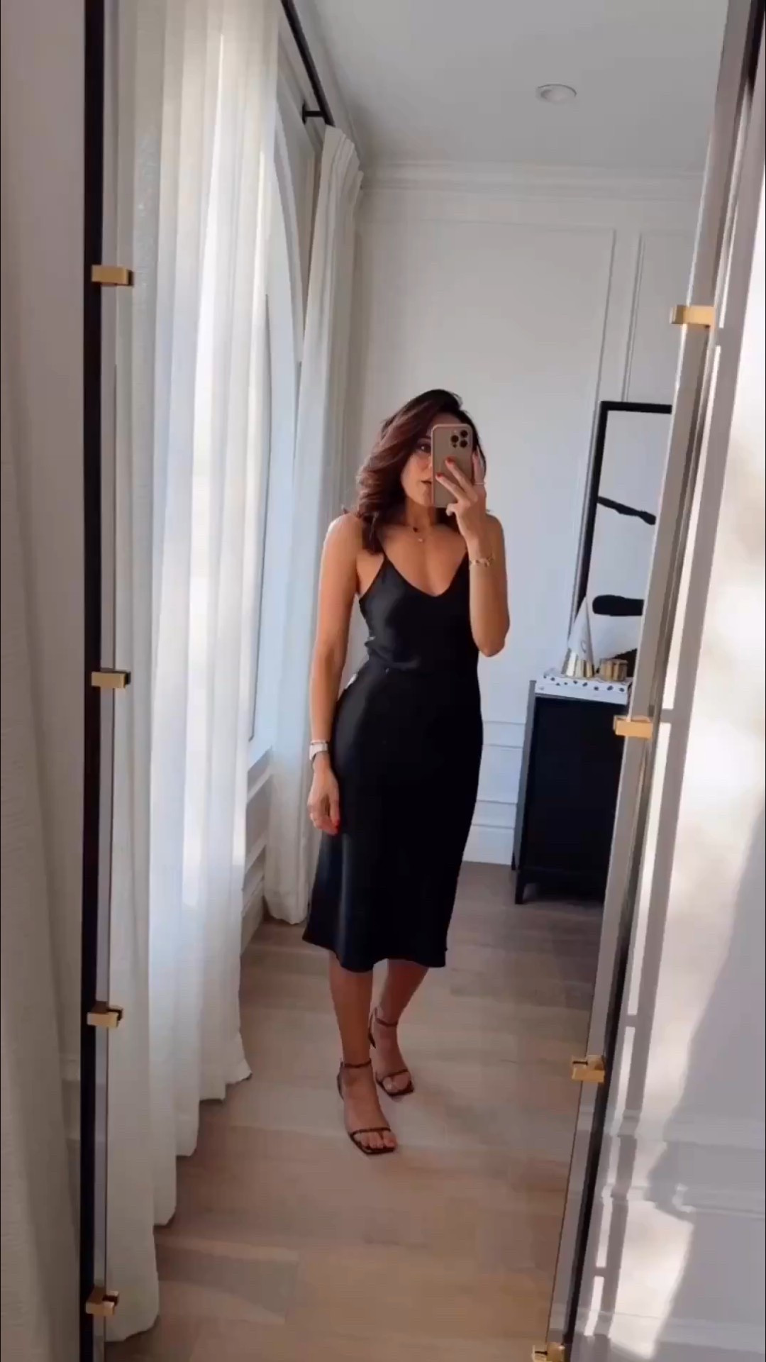 Gorgeous silk dress on sale! 





LBD, silk dress, sale, parties 

#LTKHoliday #LTKOver40