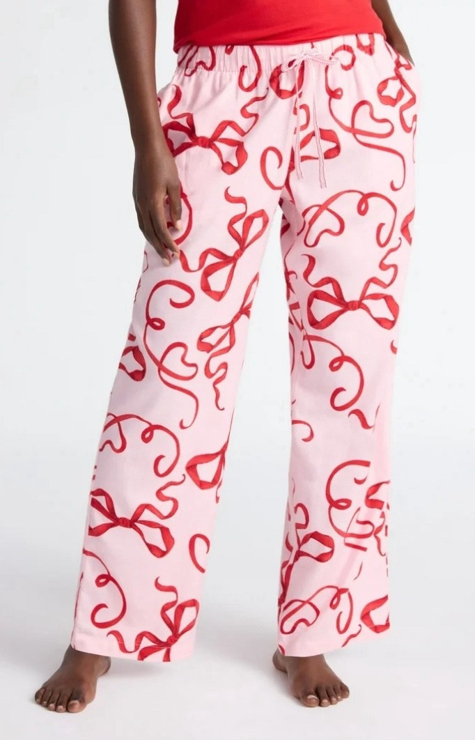 Walmart just launched the cutest new lounge pants for Valentine’s Day! Ribbons and bows are having such a major moment, and these ultra comfy pants fit that theme perfectly and are so cute for the season. Only $12.98 and expected to be a quick sellout! 

#LTKSaleAlert #LTKSeasonal #LTKFindsUnder50