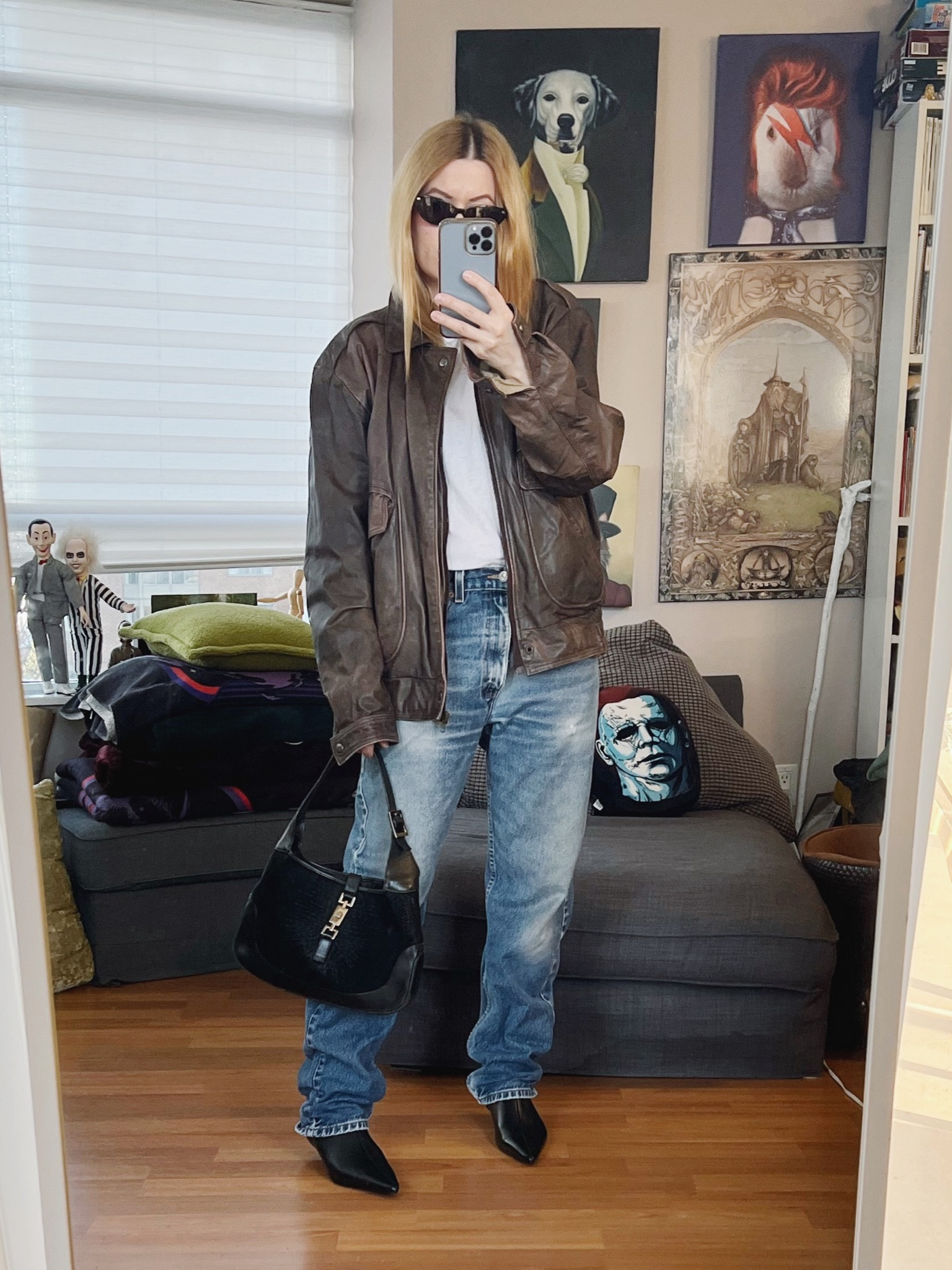 I’m going straight 90s today with jeans, a jacket, and bag that are all vintage 90s.
•
#winterlook  #torontostylist #StyleOver40 #90svintage #90sstyle  #secondhandFind #fashionstylist #slowfashion #FashionOver40  #MumStyle #genX #genXStyle #shopSecondhand #genXInfluencer #genXblogger #secondhandDesigner #Over40Style #40PlusStyle #Stylish40


#LTKstyletip #LTKover40 #LTKitbag