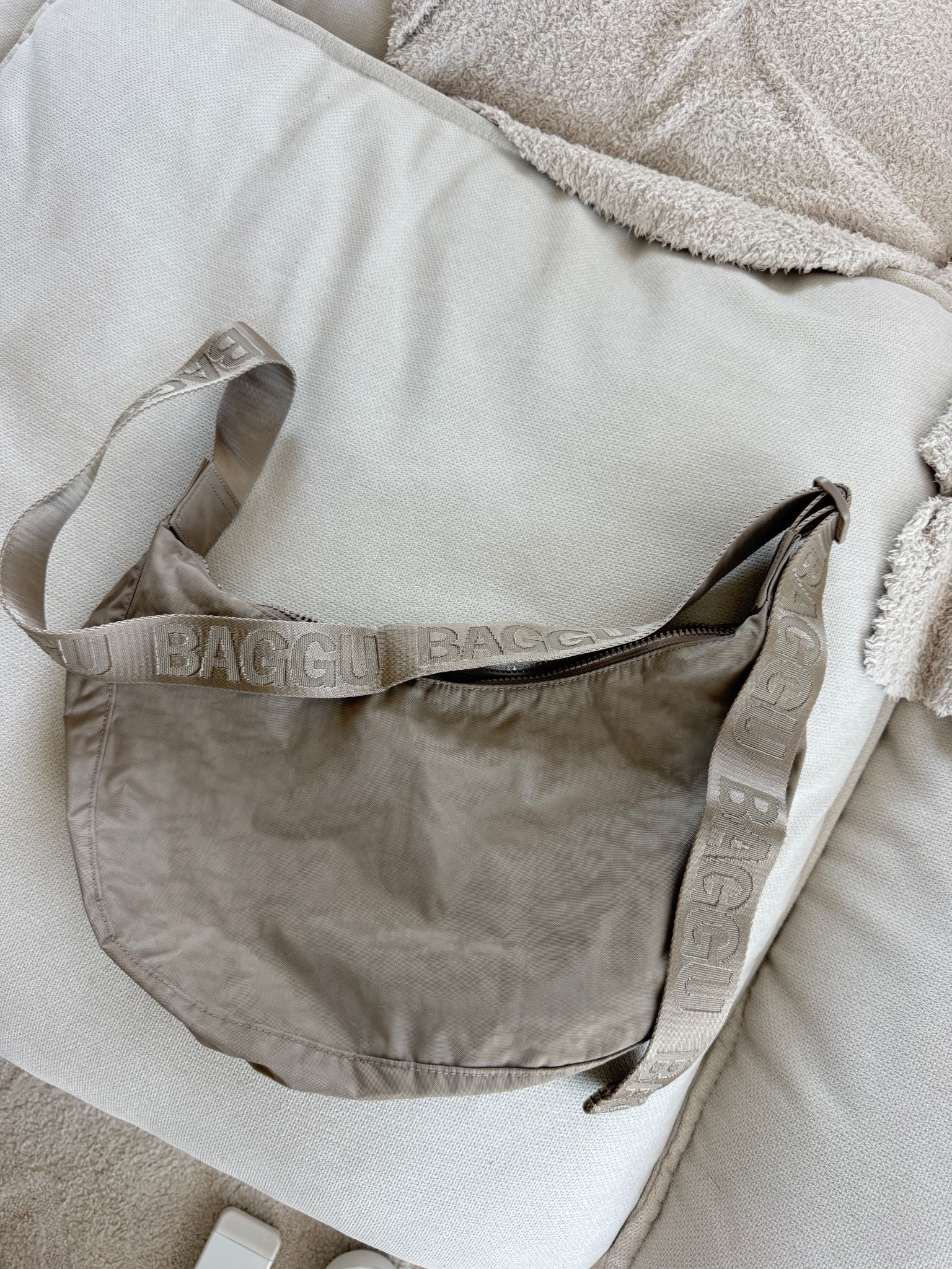 Baggu medium Crescent 🩶