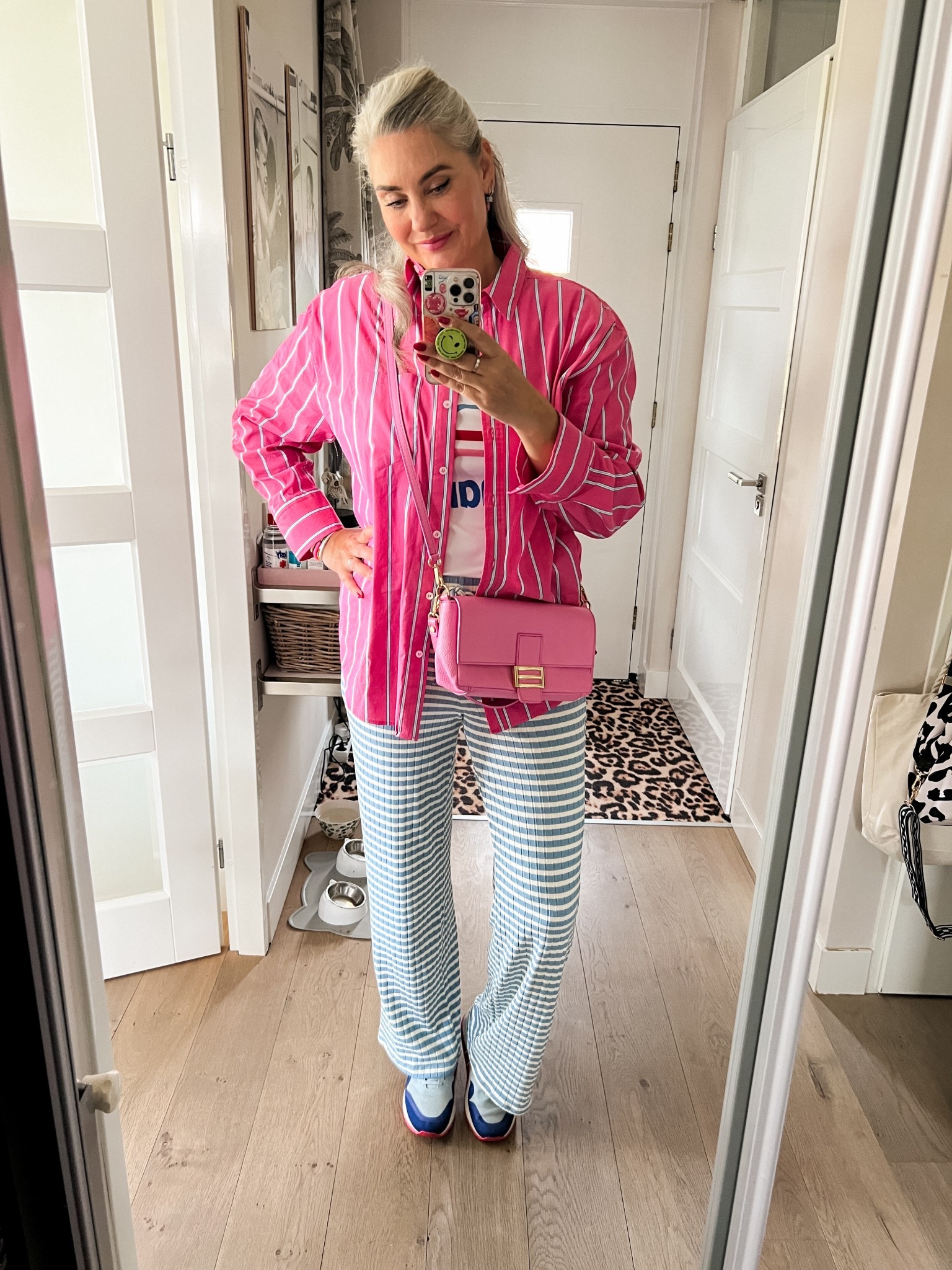 Ootd - Sunday. Graphic t-shirt, pink button down shirt (Zara), striped tall lounge pants, old Nike air max sneakers and pink leather crossbody bag (Luvvies by Saar)



#LTKeurope #LTKnederlands #LTKspring