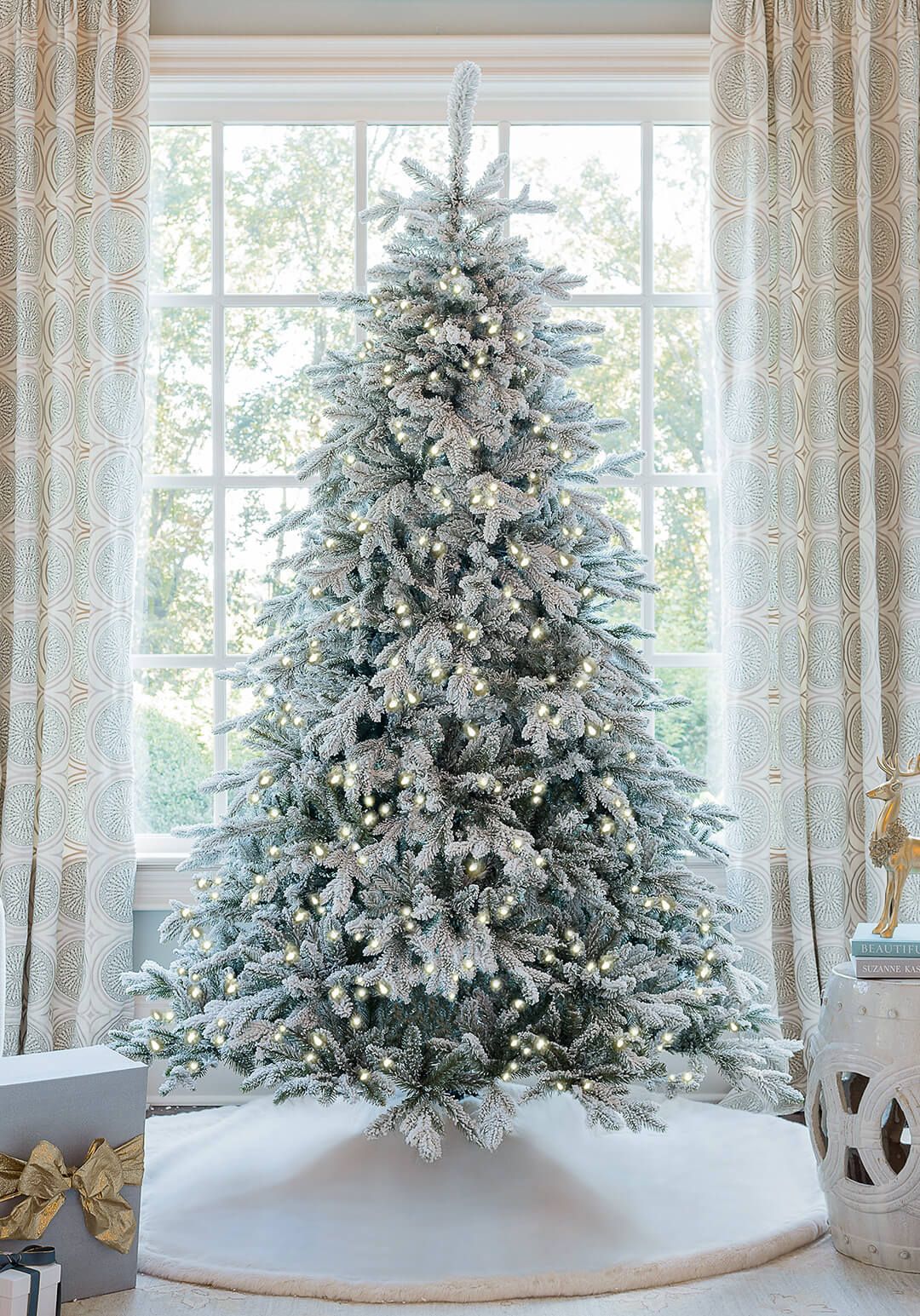 7.5' Queen Flock® Artificial Christmas Tree with 800 Warm White LED Lights | King of Christmas