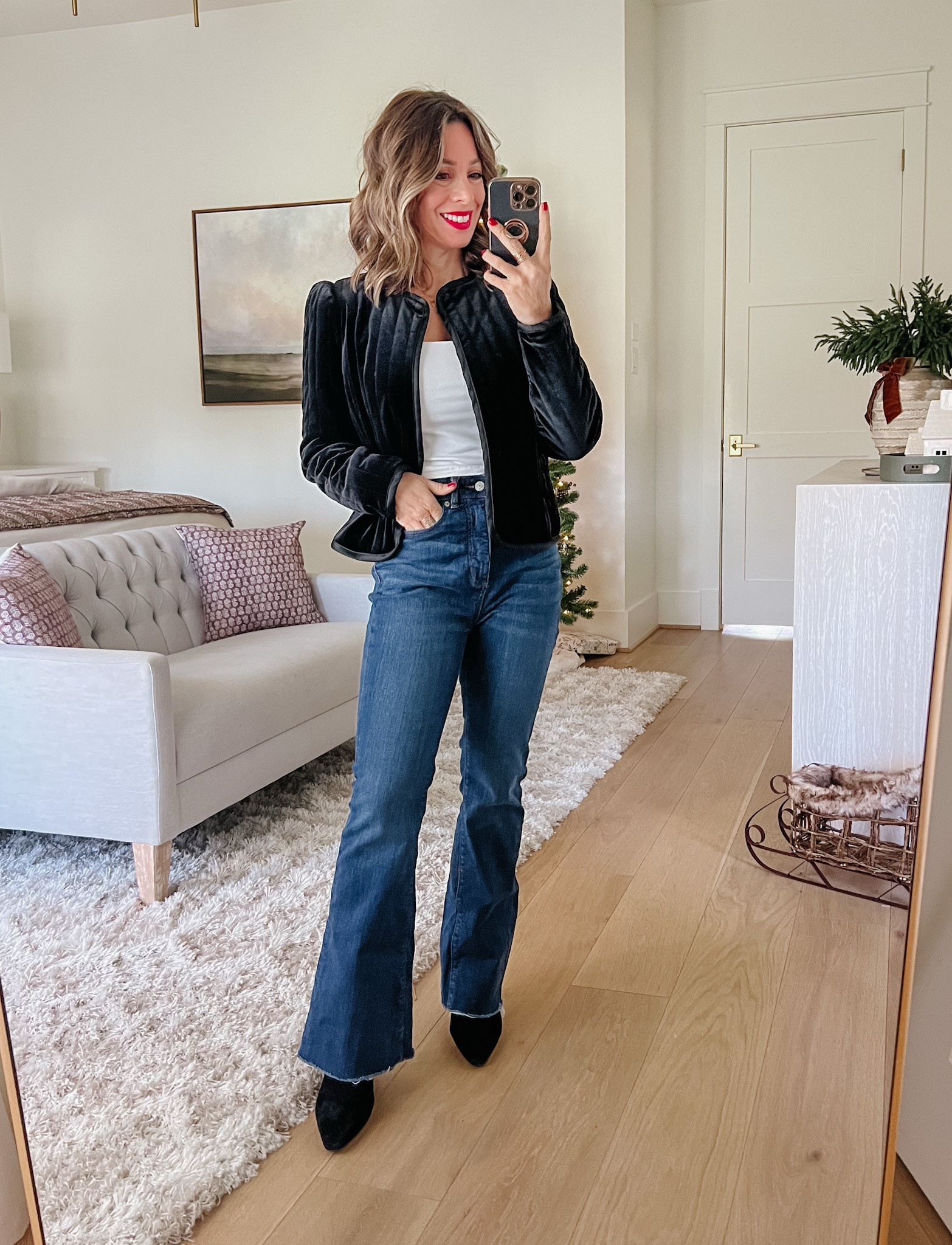 This velvet jacket is so lovely! I like the black because it’s so classic and the velvet really elevates it! 🖤

Jacket Fit: I’m wearing an XS

Top Fit: I’m wearing an XS

Jeans Fit: I’m wearing a 25