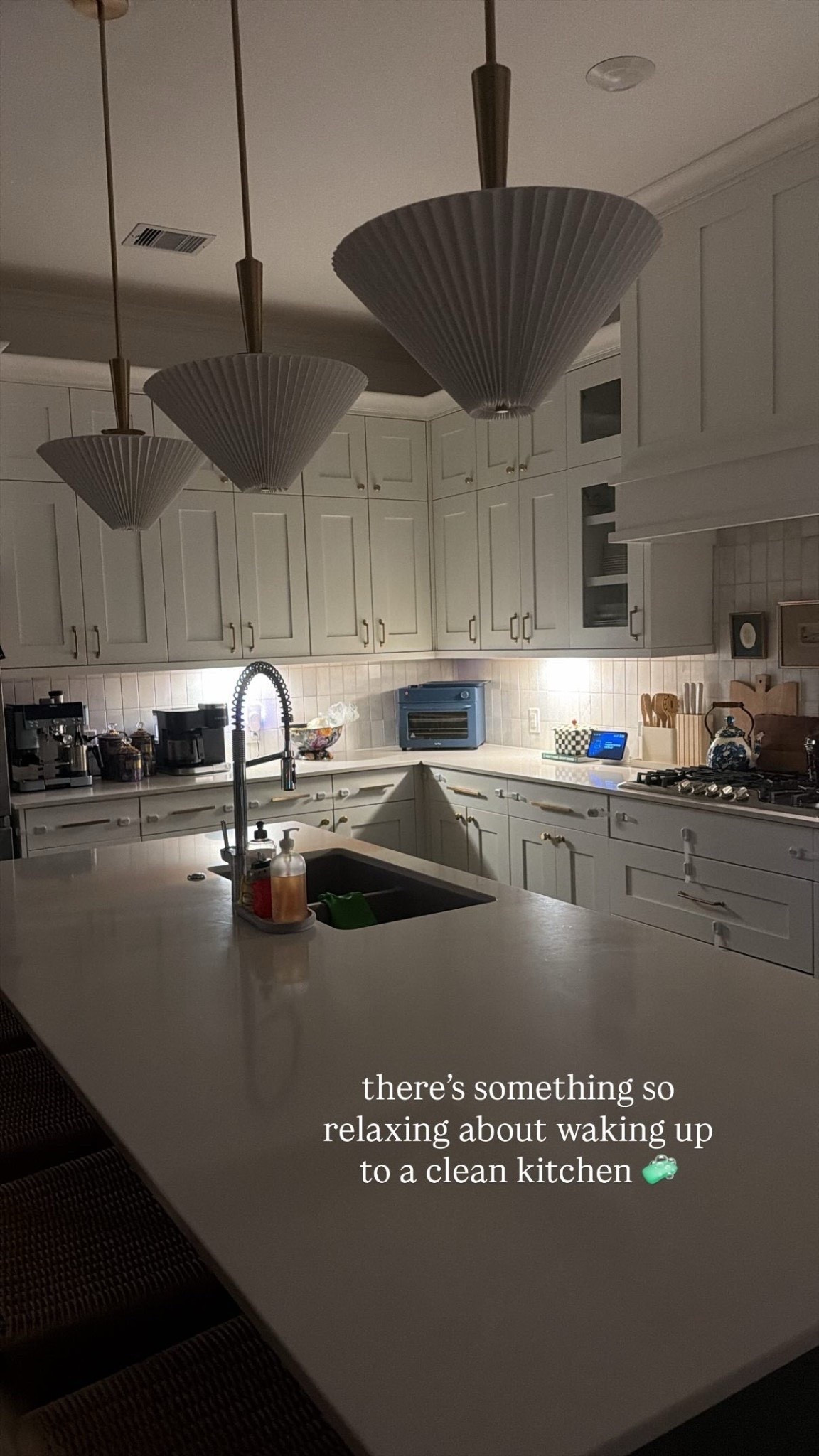 there’s something so relaxing about waking up to a clean kitchen 🧼

Linking some of my fixtures and decor below! ✨

#LTKmomlife #LTKdayinmylife #LTKHome