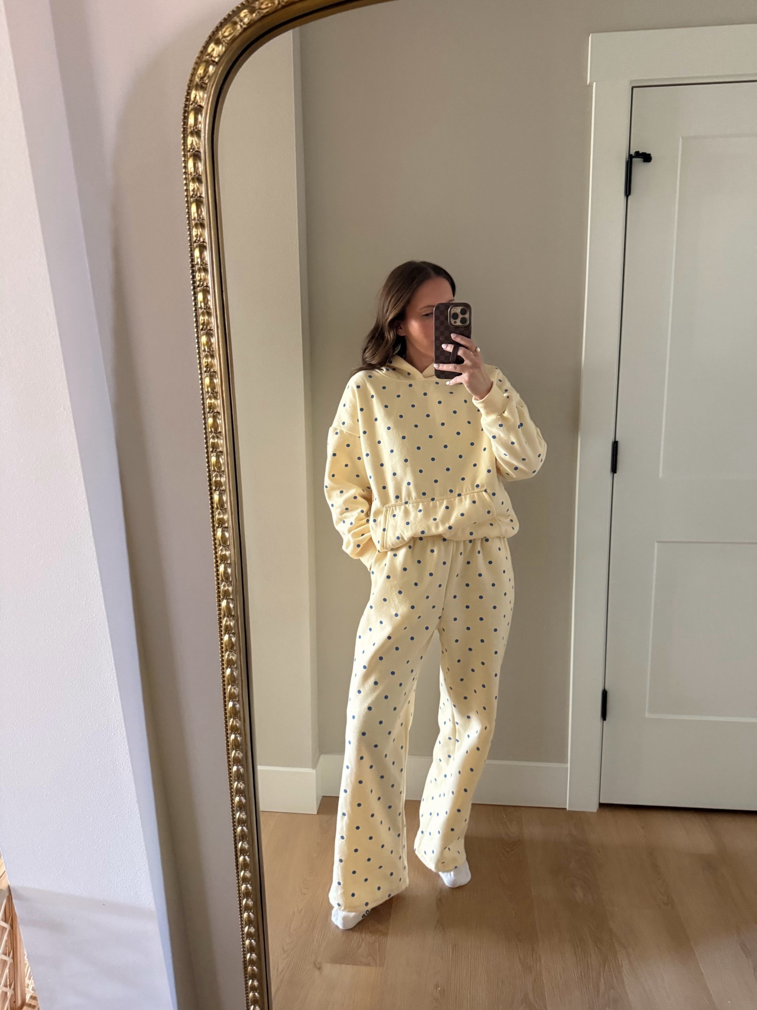 The comfiest set for a lazy Sunday! Super soft fleece in the cutest yellow with blue polka dot print!

Amazon finds, amazon fashion, matching set, yellow polka dots, fleece set, loungewear 