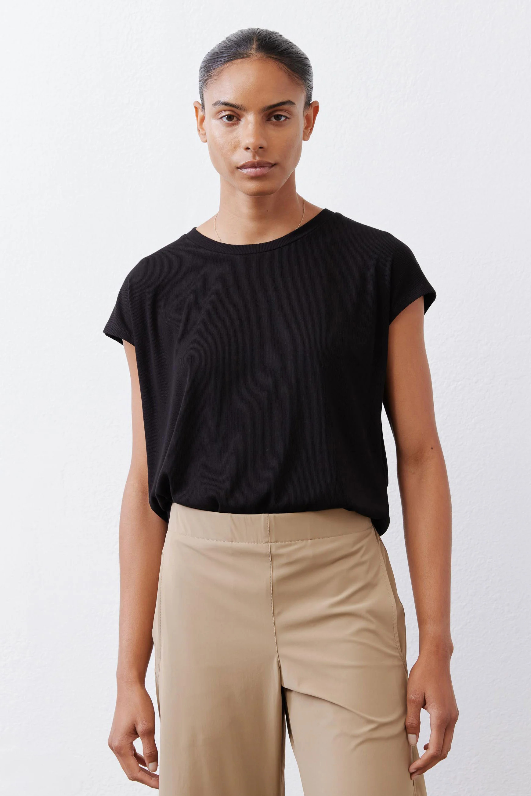 The Ribbed Tuck-In Tee Black / S | Ruti