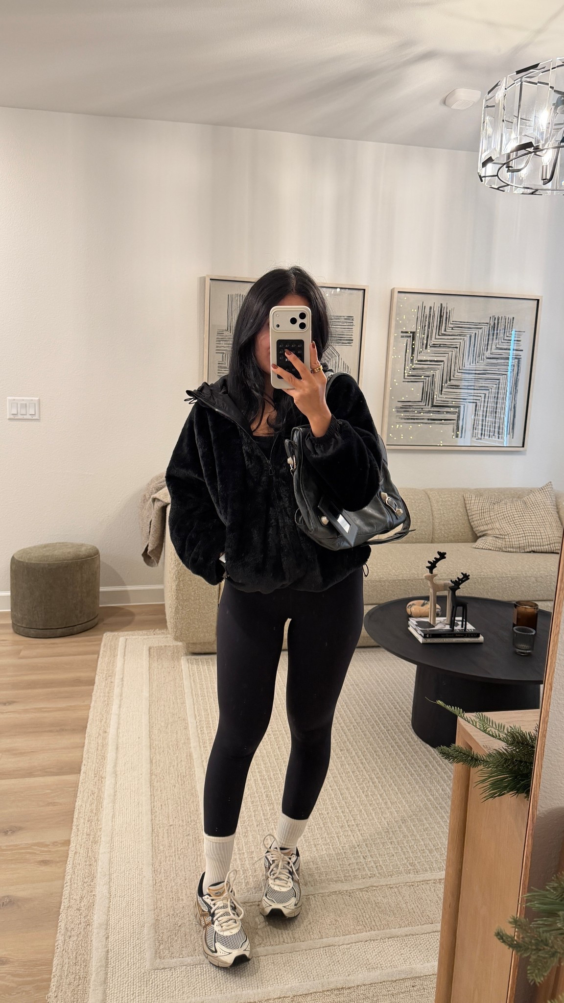 Workout fit! Coziest jacket 🐻🖤
Wearing XS and 4 leggings