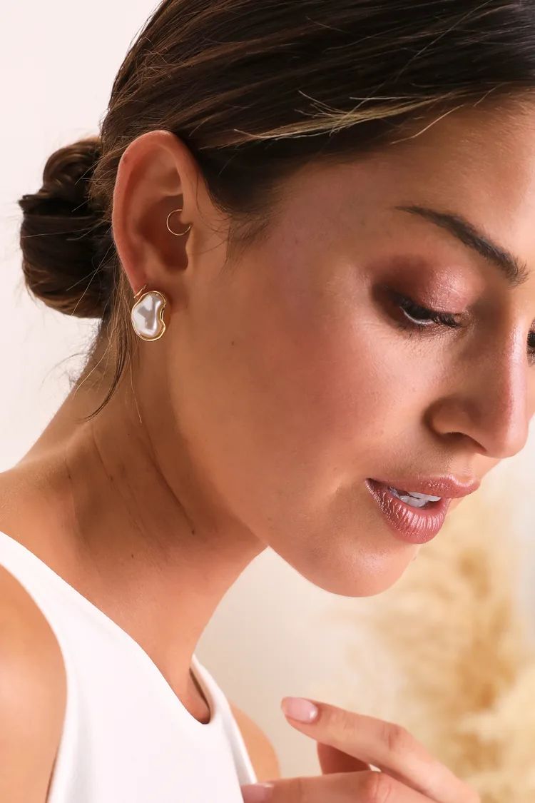 Mariana 14KT Gold Pearl Stud Earrings | Lulus