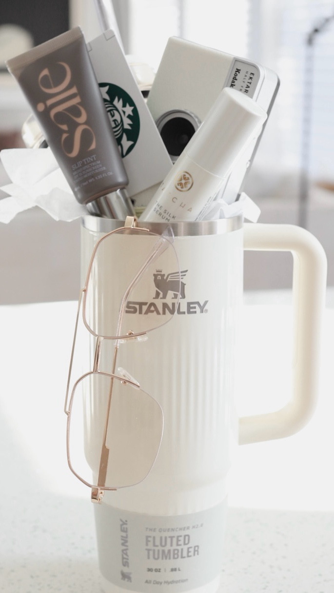 Stanley Tumbler Gift Ideaas Newsletter

#LTKHoliday #LTKGiftGuide