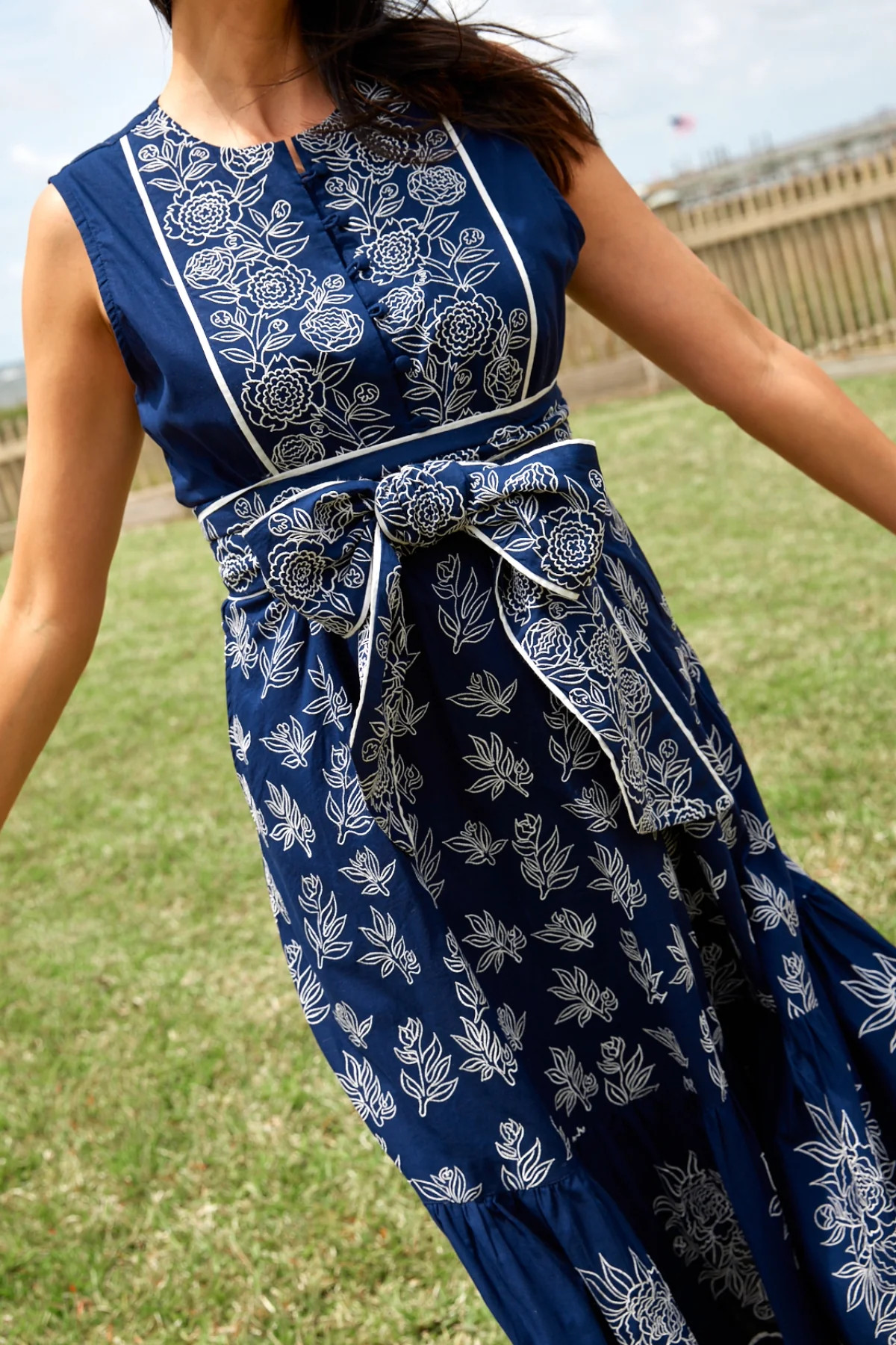 Sleeveless Jewel Neck SUE SARTOR Flounce™ | Navy/White Embroidered Peo | SUE SARTOR