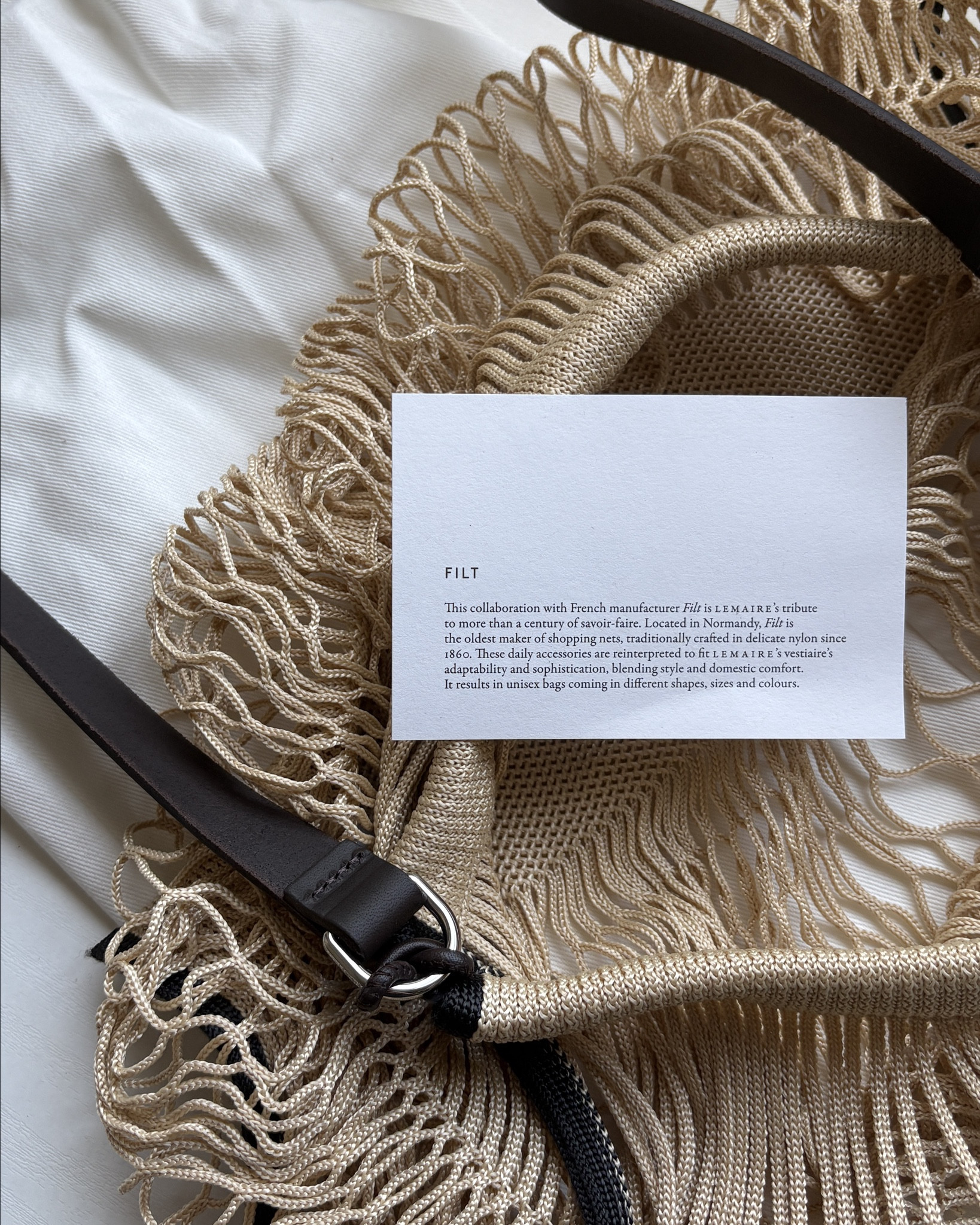 내 여름 짝꿍들 🌻🕶️⛱️

#lemaire #lemairebag #lemairefilt #therow #therowsandals #therowshoes #styleinspo #summervibes☀️ #summerstyle #summerbag #netbag #르메르 #르메르네트백 #르메르가방 #르메르필트백 #여름가방 #여름코디 #ルメール #ルメールバッグ #夏服コーデ #夏コーデ #今日のコーディネート #夏 #ザロウ #ザロウサンダル #ザロウシューズ 

#LTKkorea #LTKsummer #LTKasia