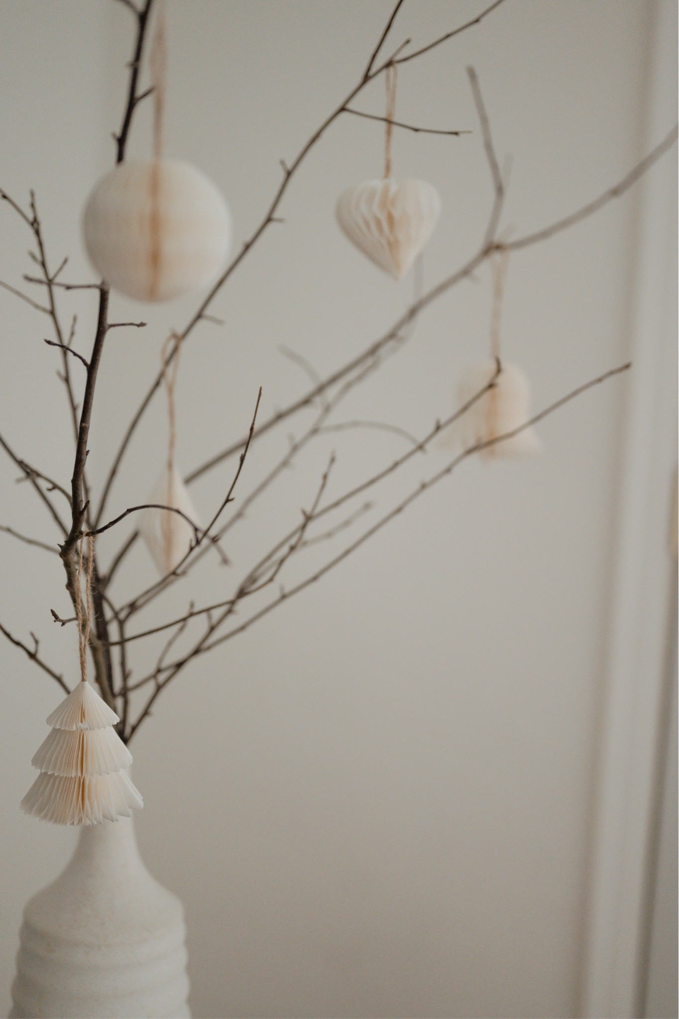 white paper ornament styling | minimal Christmas decor inspo
—
Christmas decor, neutral Christmas decor, Christmas, white paper ornaments, paper ornaments, paper ornaments Christmas decor, neutral home decorr

#LTKHoliday #LTKHome #LTKSeasonal