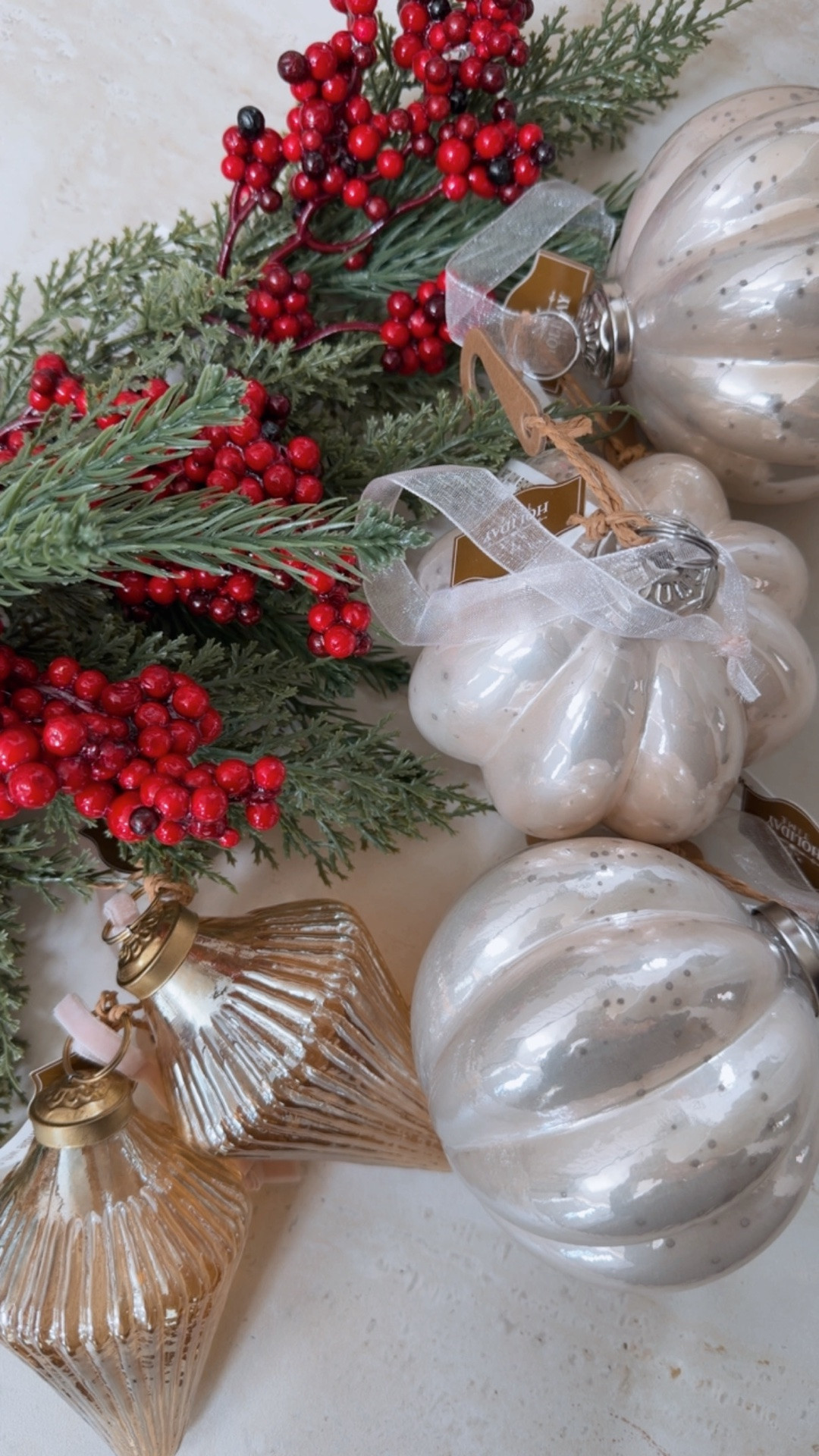 Walmart Christmas decor is here and soooo good
#walmartfinds #christmasdecor #ornaments #christmaswreath #christmasstems #walmart