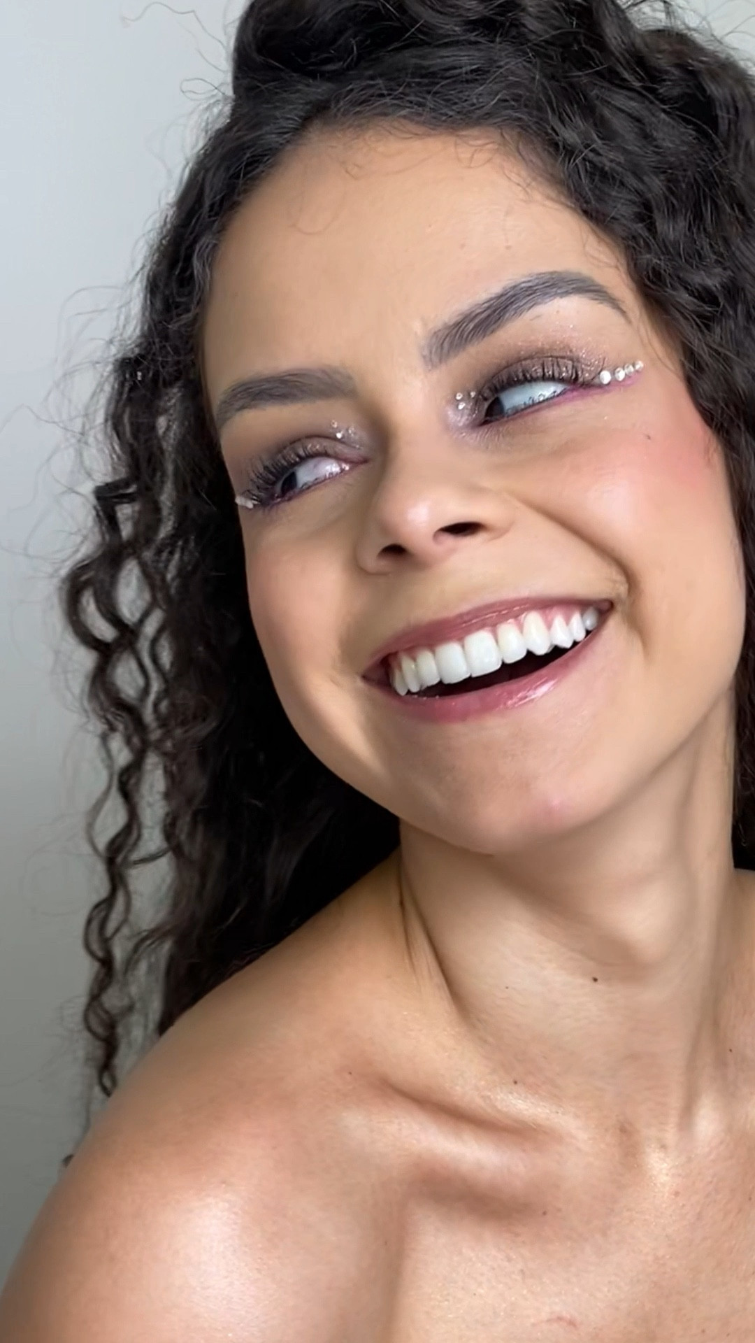 Maquiagem social para o carnaval 

#carnaval #maquiagemcarnaval

#LTKVideo #LTKbeauty #LTKbrasil