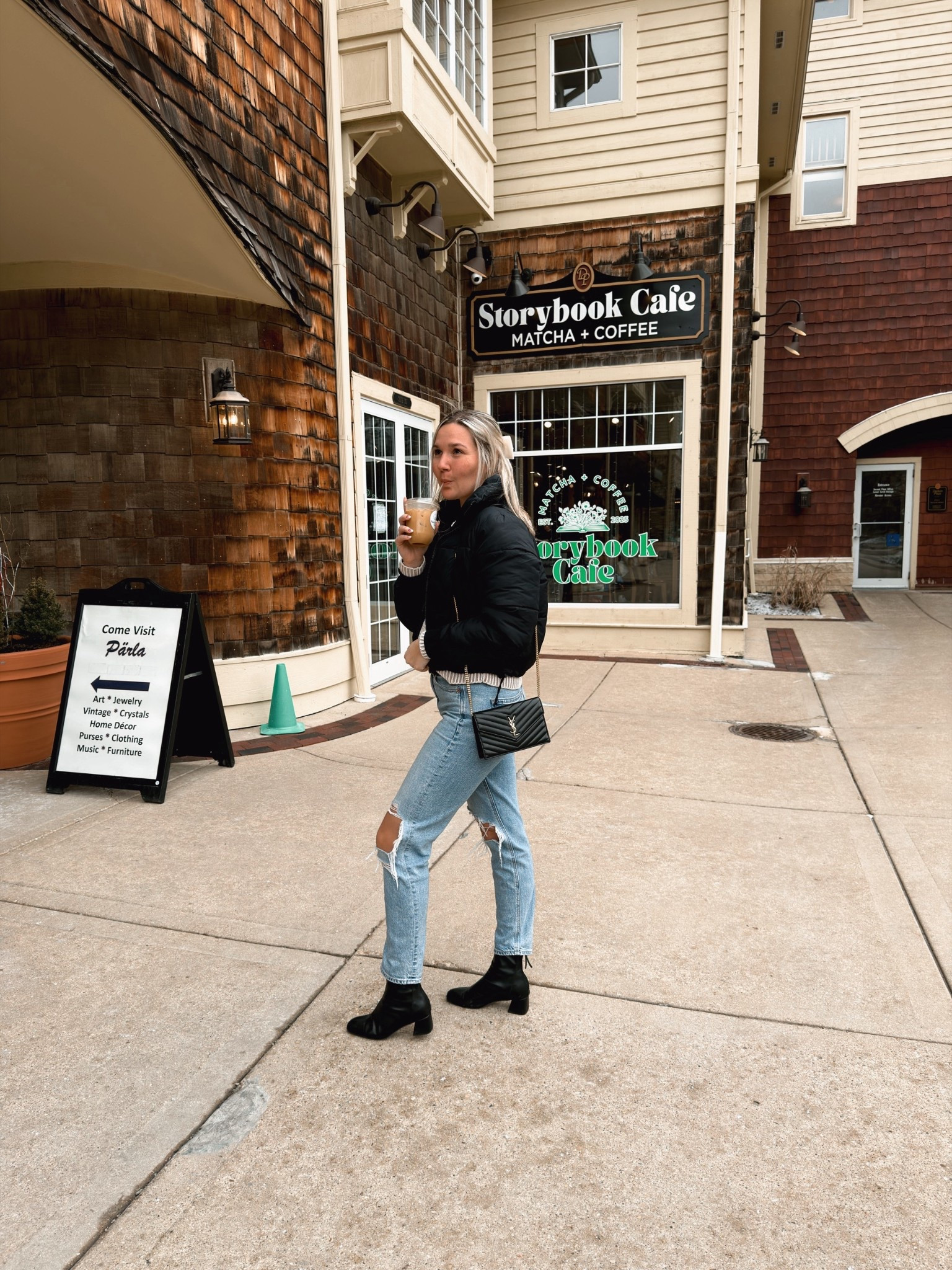 One way to make winter go by fast in Illinois is dress cute and go to new coffee shops ❄️☕️

#LTKSeasonal #LTKFindsUnder100 #LTKdayinmylife