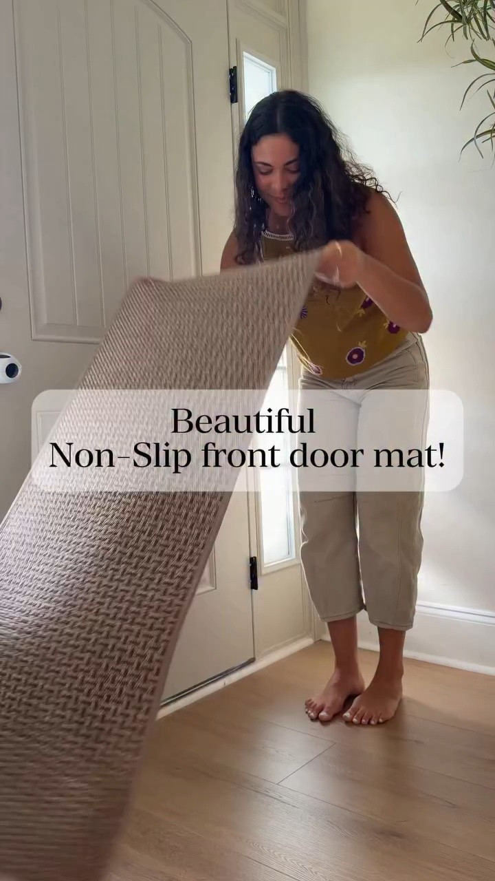 Comment “NEED” for the links to the best non-slip rug! 😍 PERFECT for the front and back door to trap all of the dirt before it enters your home!!! 🙌 double layers with a extra non slip backing!!! Follow + comment “NEED” for the links! 🤎 #amazonfavorites #amazonfinds #nonsliprug #homehacks
