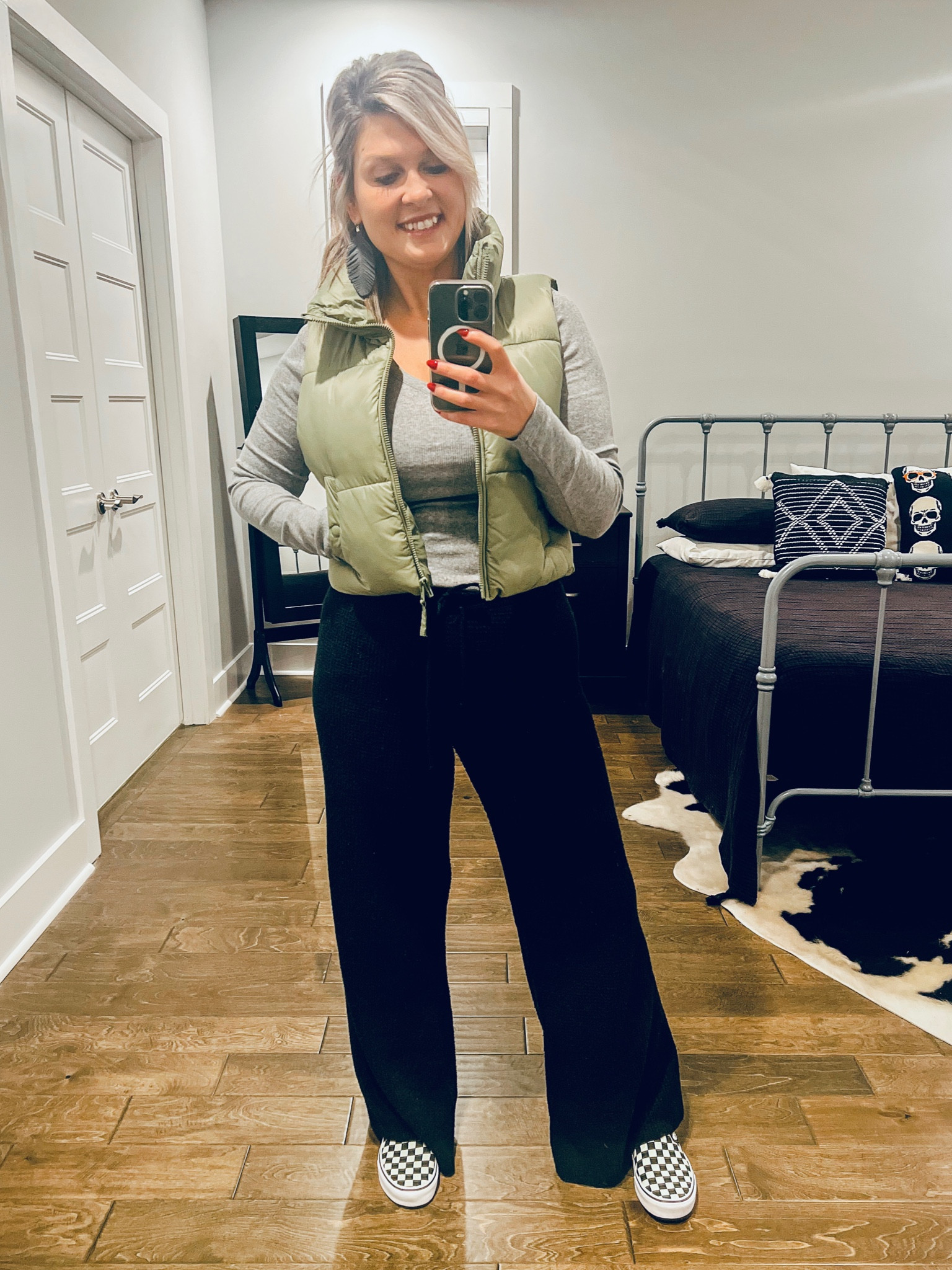 such a good comfy outfit && it’s ALL on sale, so go now!! 🖤🤍

puffer vest - AE
waffle skater pant - AE
henley top - Walmart ((old)) 
sneakers - Vans 

#LTKshoecrush #LTKsalealert #LTKstyletip