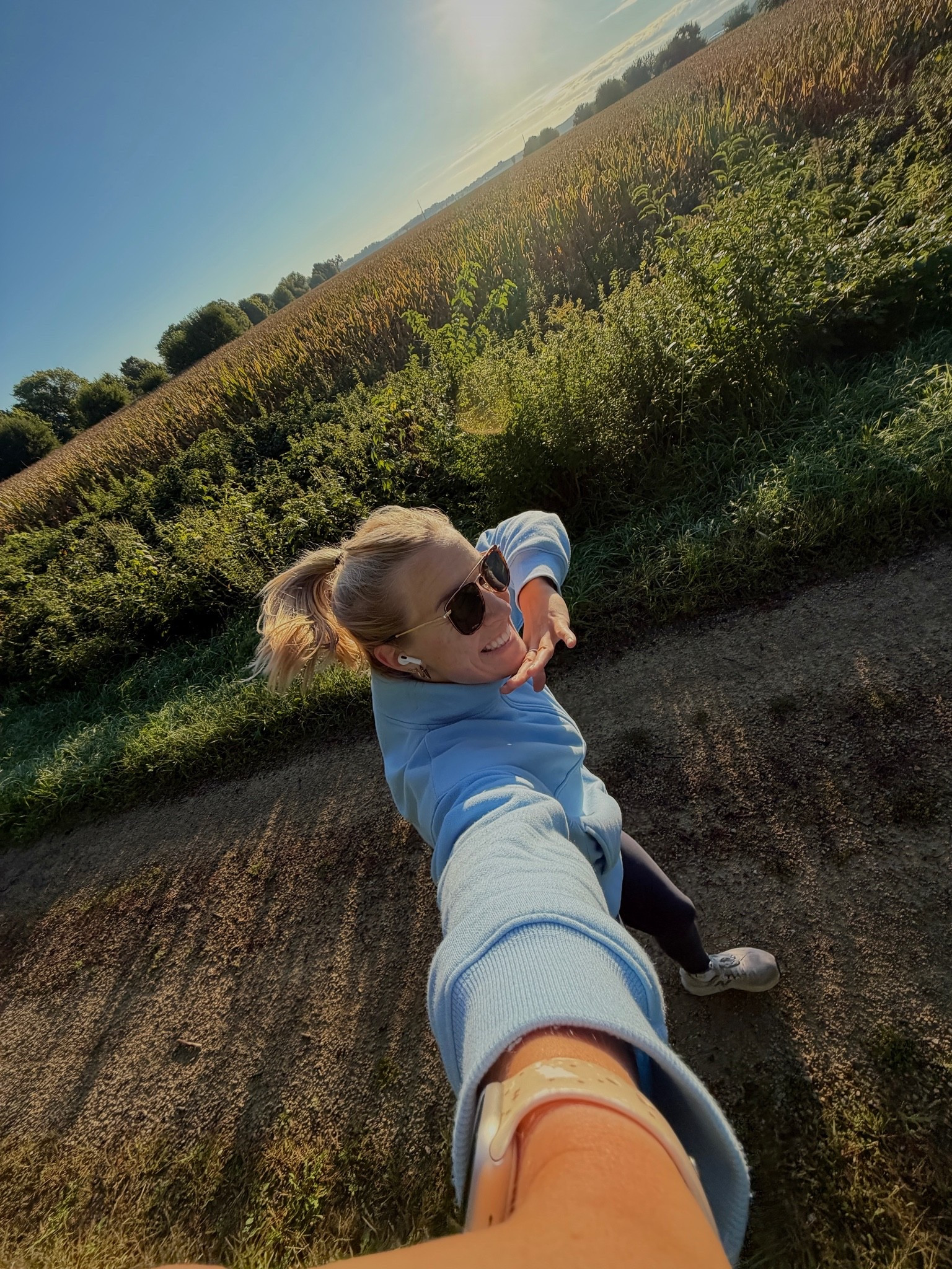 Wednesday’s cardio & leg day outfit—09.23.26 🏃🏼‍♀️💨🦵🏼

Medium in Old Navy navy blue tank top
Small in Old Navy navy blue leggings
Medium in white Old Navy fitted tee
Medium in blue 1/4 zip from @Walmart  
9 in New Balance tennis shoes from @DSW 
*socks are also from @DSW :)

Old Navy outfits, Old Navy finds, Old Navy fashion, Old Navy deals, Old Navy powersoft, workout outfits, navy blue leggings, navy blue tank tops, long sleeve tshirts, New Balance shoes, white running shoes, trending outfits

#LTKootd #LTKfitnessgoals #LTKActive